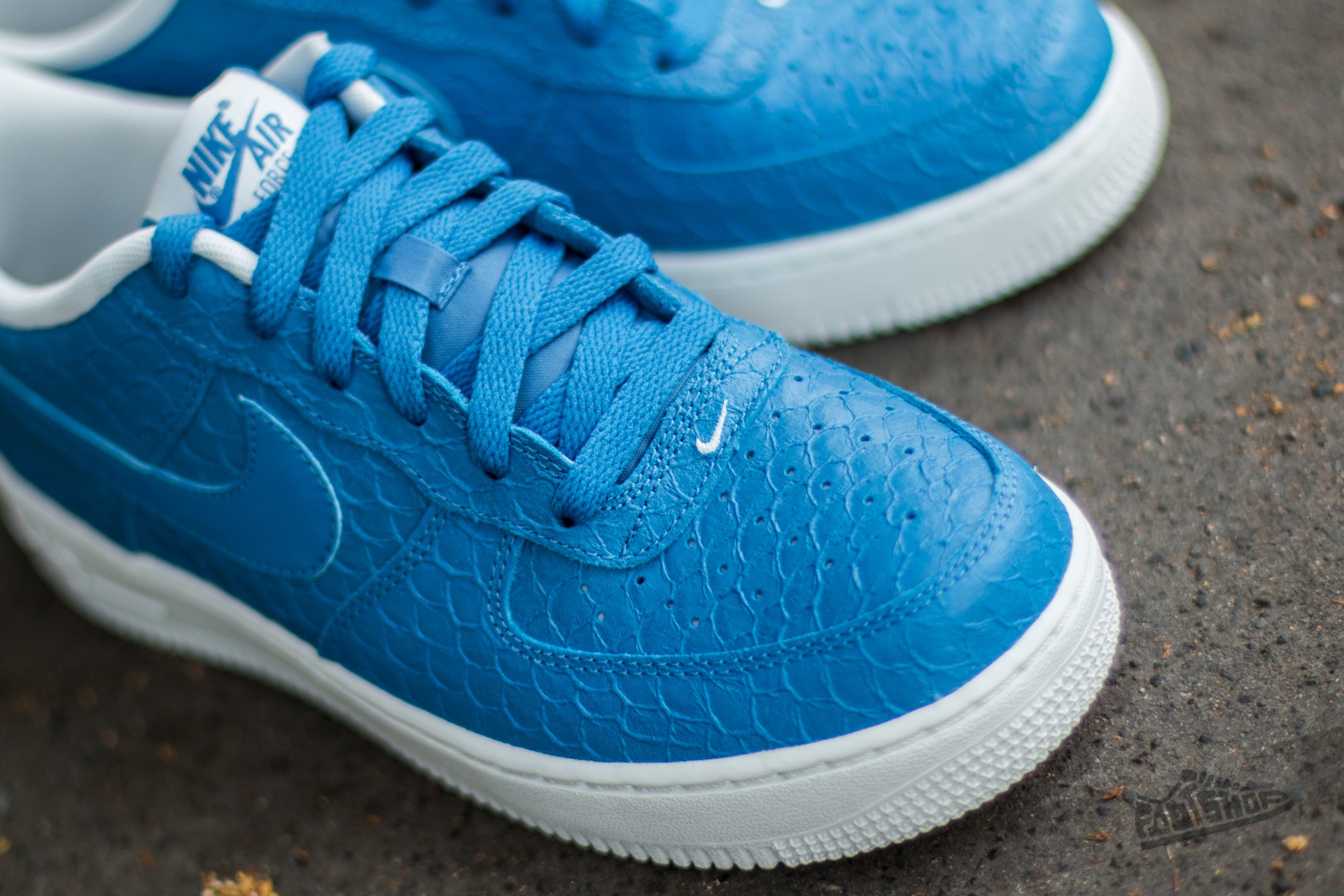 nike air force 1 lv8 womens blue