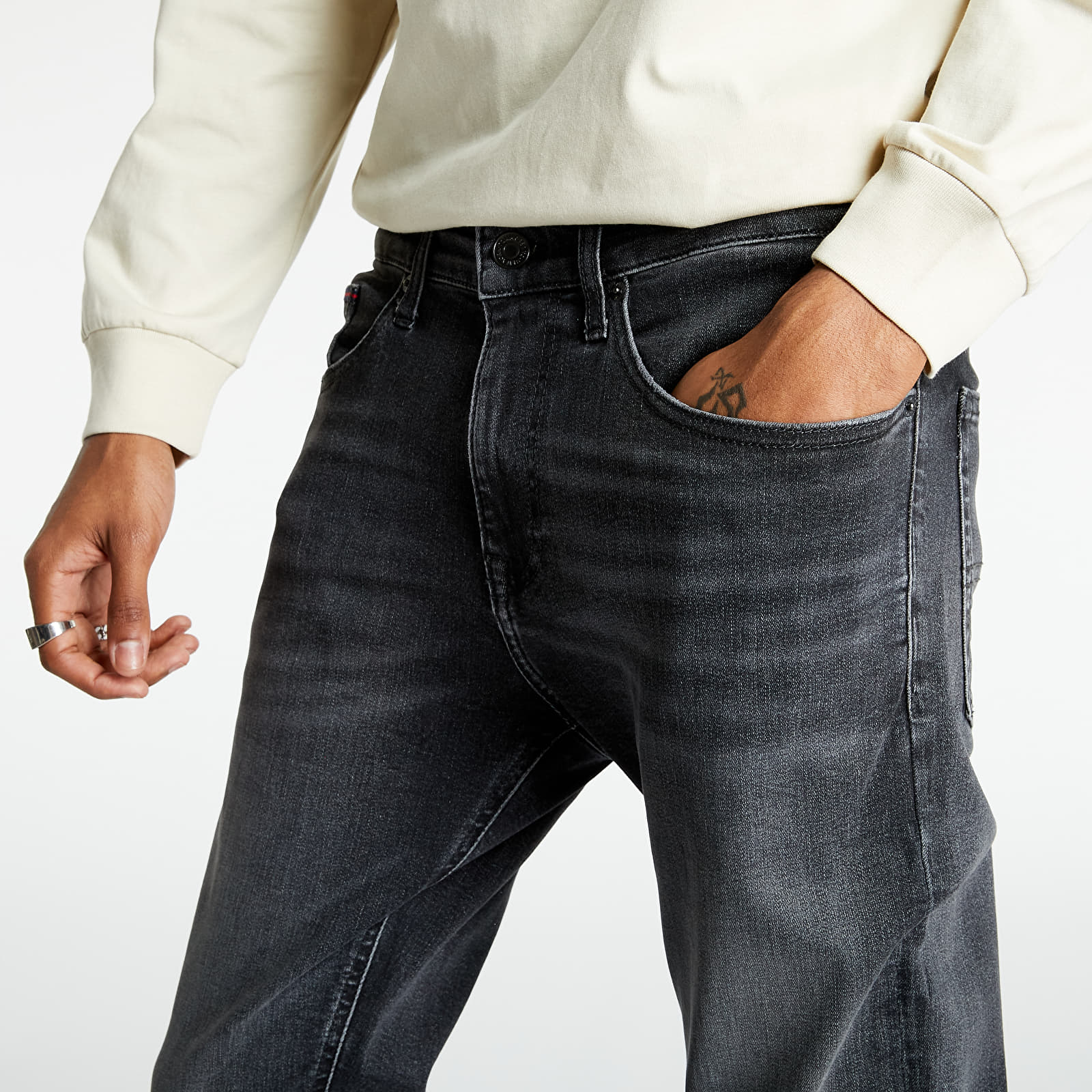 Nadrágok Tommy Jeans Austin Slim Tapered Jeans Dyn Barry Bk Str