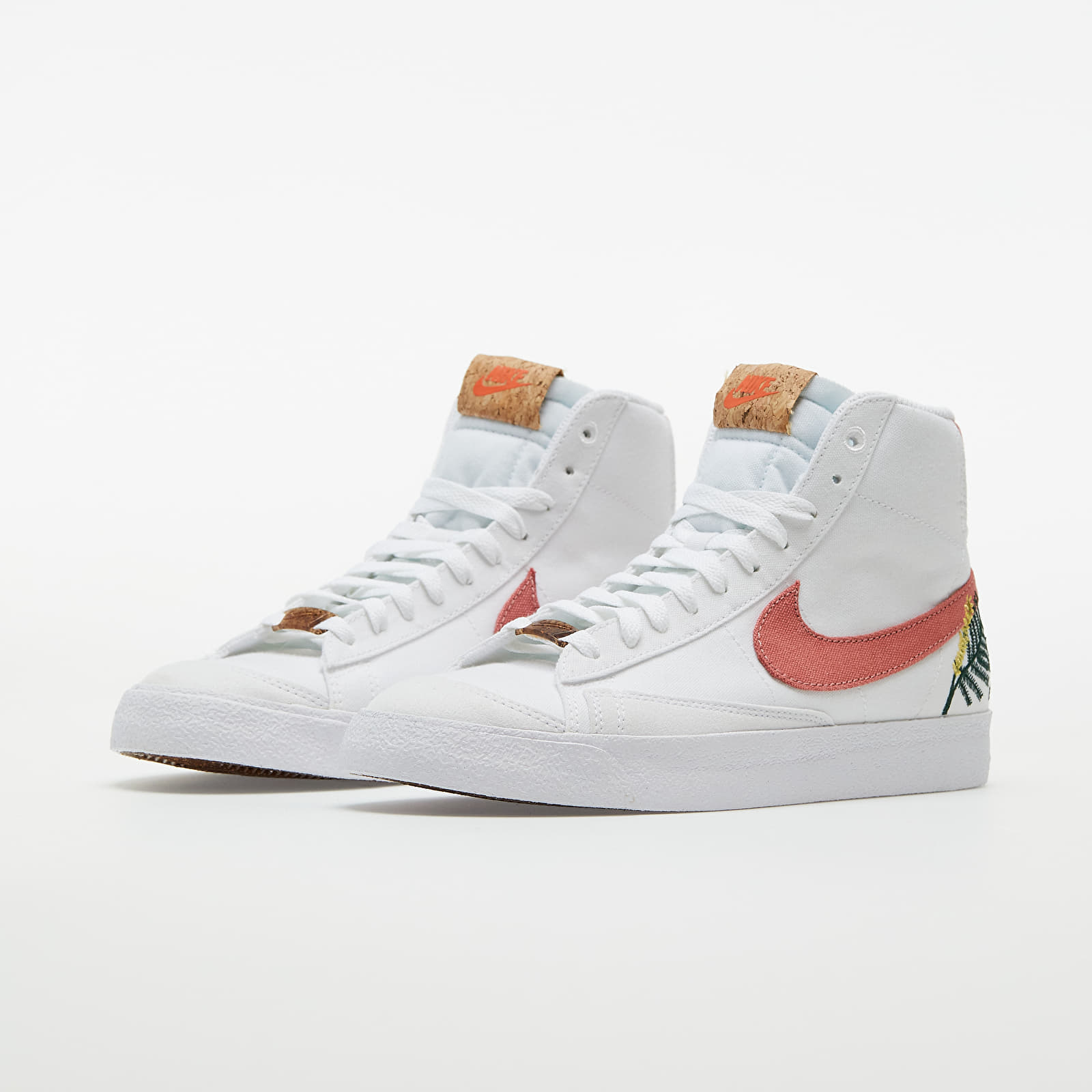 Moteriška avalynė Nike W Blazer Mid '77 SE White/ Light Sienna-White