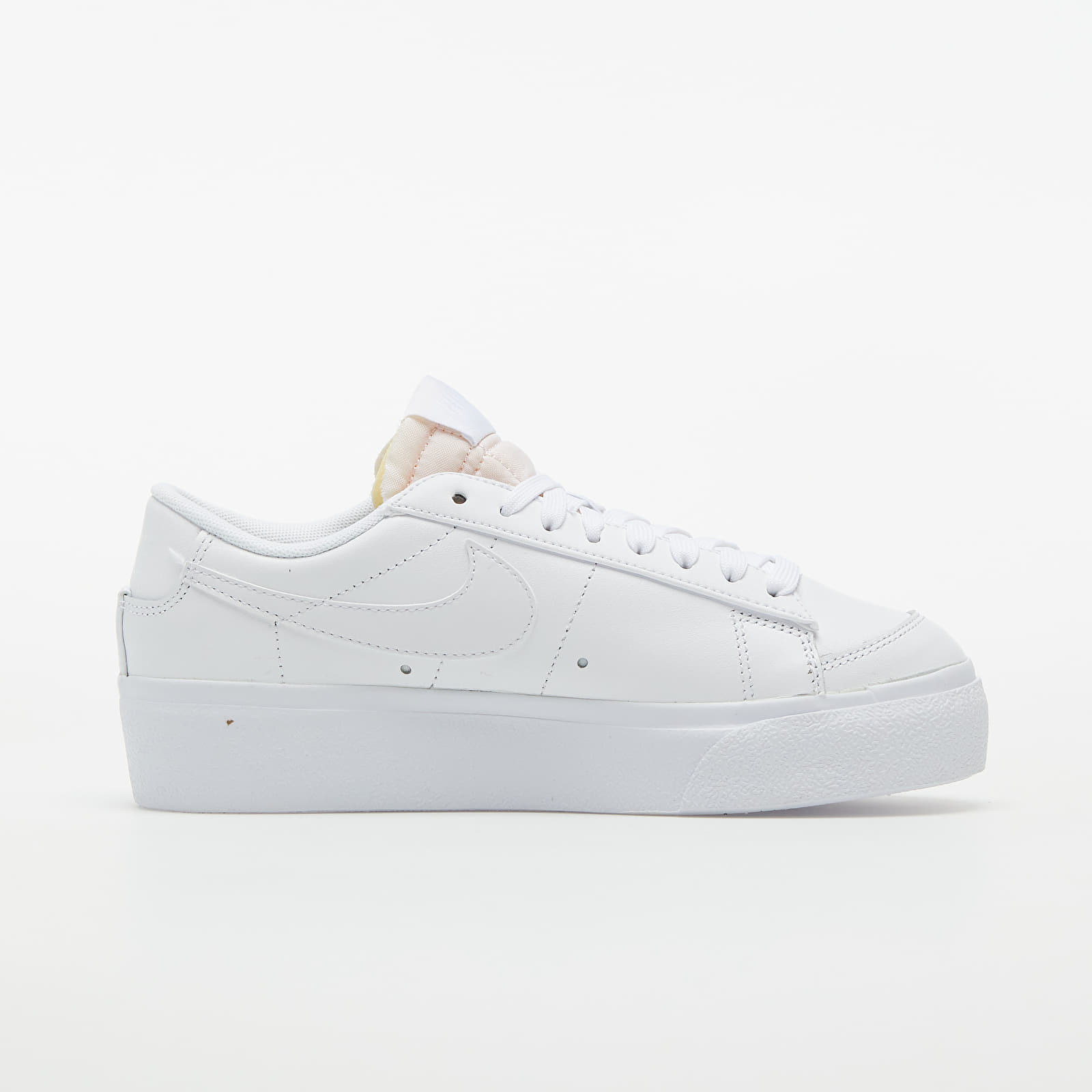 Women s shoes Nike W Blazer Low Platform White White White Black