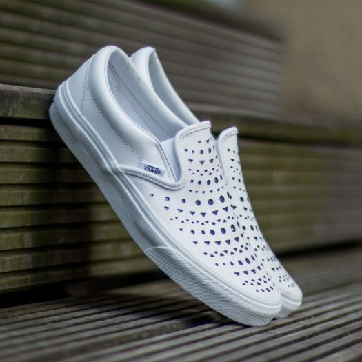 True white slip on sale on vans womens