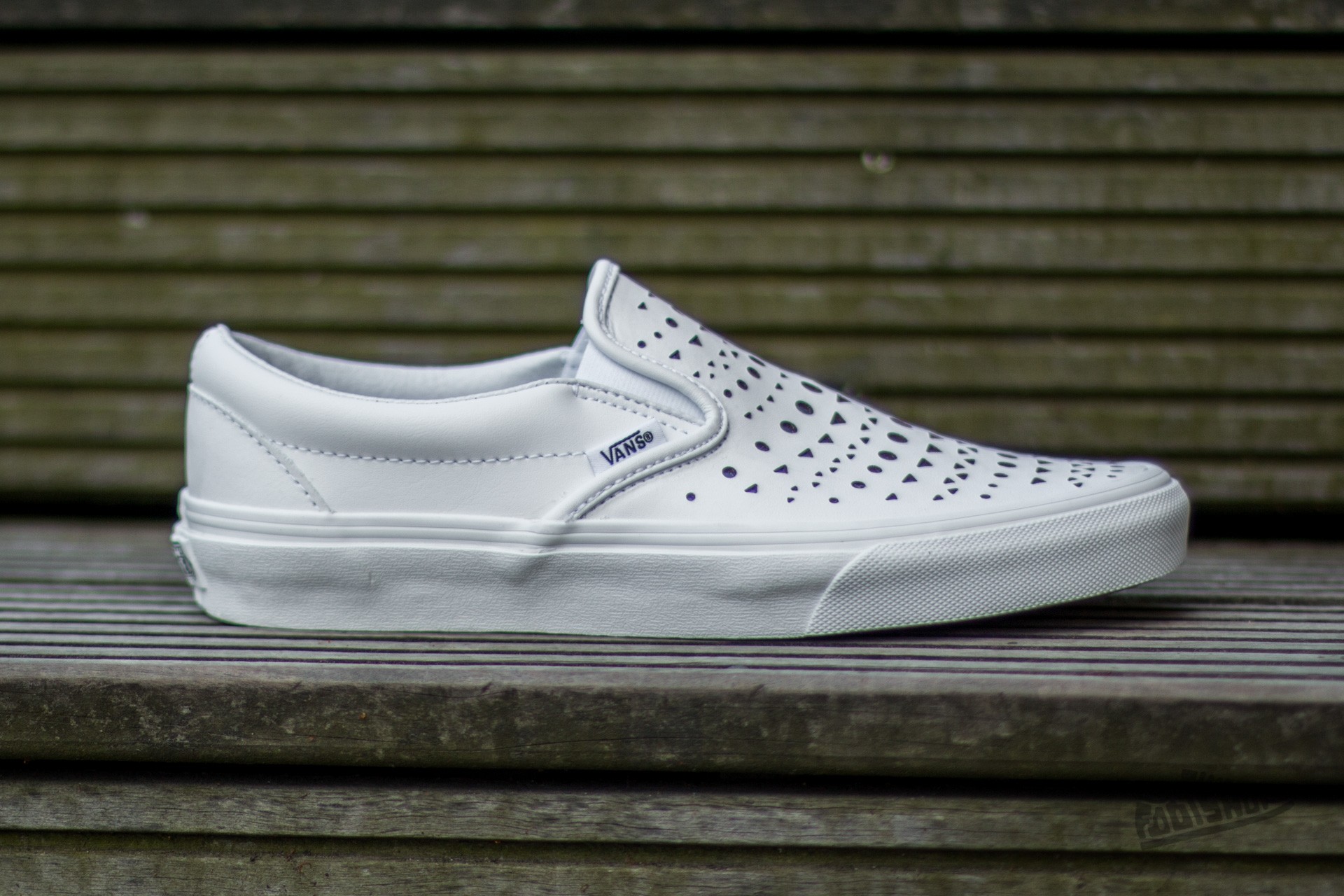 Naiste jalatsid Vans Classic Slip-On (Cut Out Geo) True White