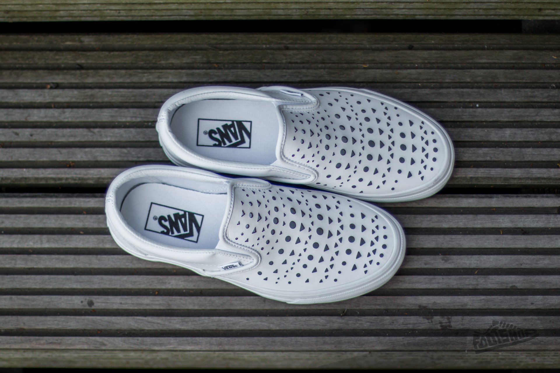 Naiste jalatsid Vans Classic Slip-On (Cut Out Geo) True White