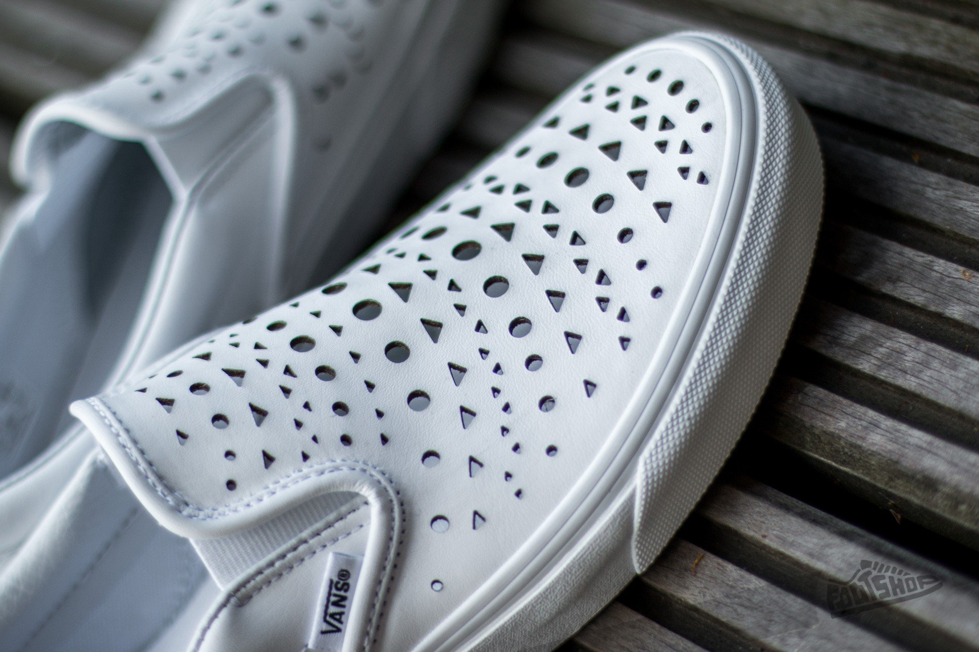 Naiste jalatsid Vans Classic Slip-On (Cut Out Geo) True White