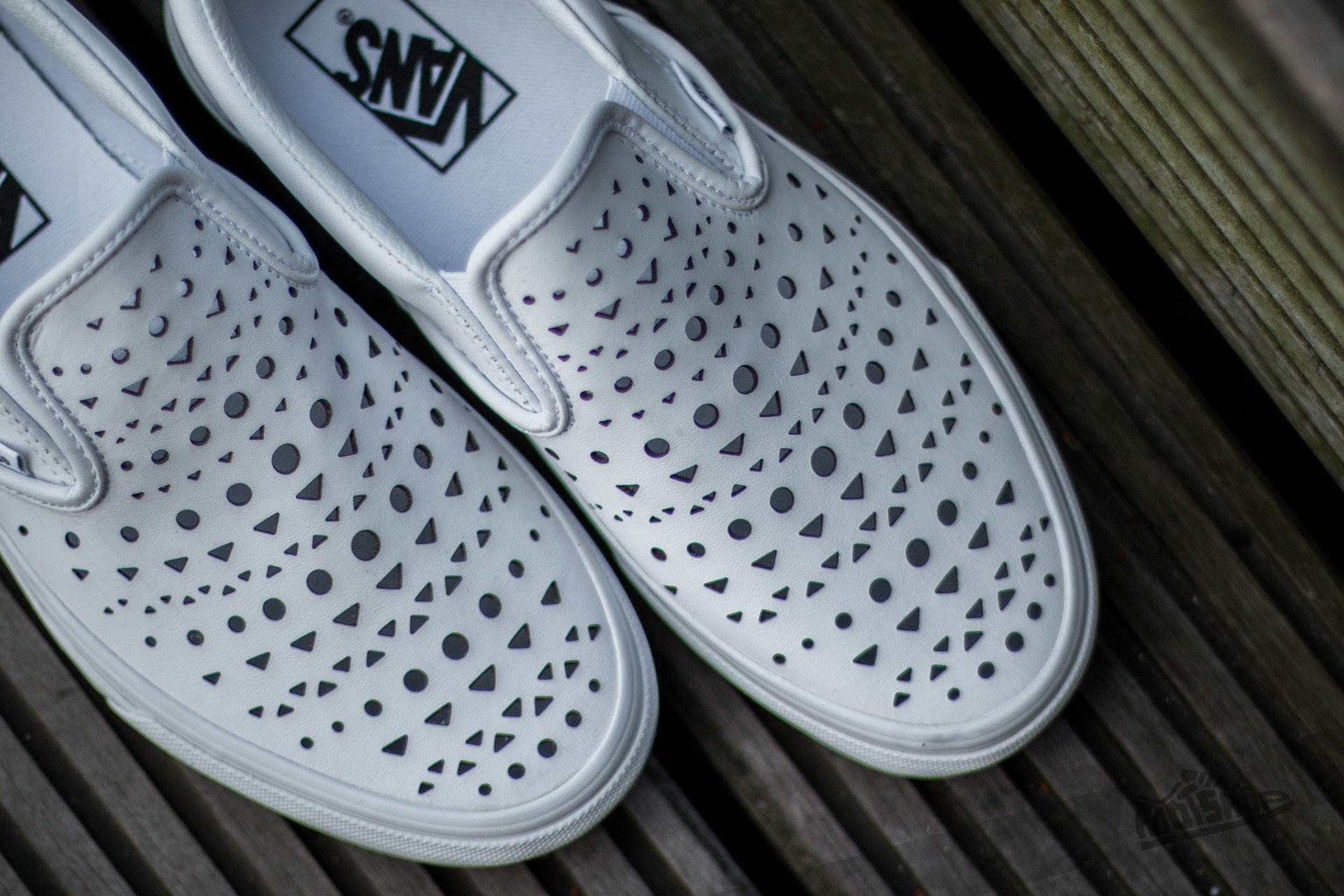 Naiste jalatsid Vans Classic Slip-On (Cut Out Geo) True White