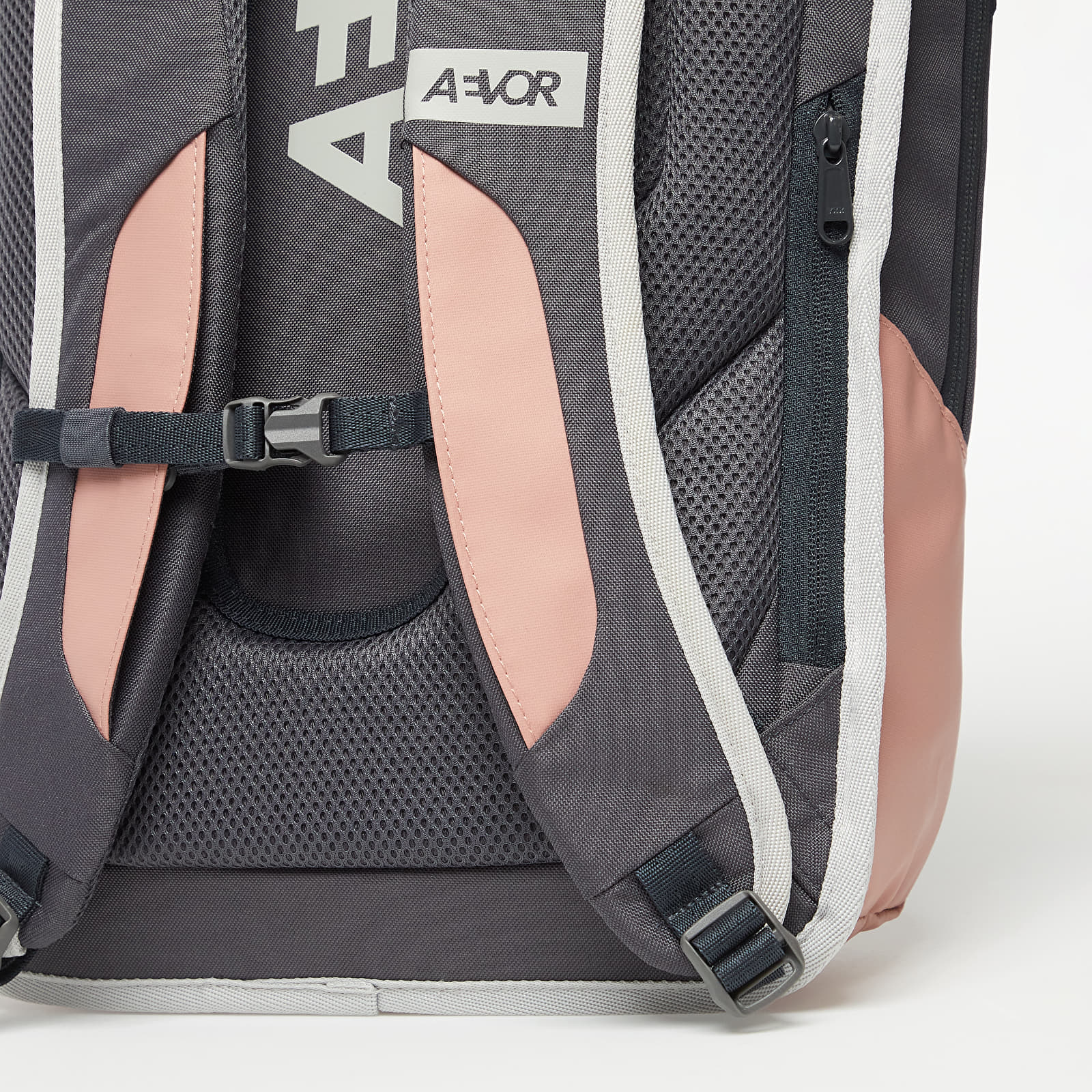 Rucsacuri AEVOR Daypack Backpack Chilled Rose