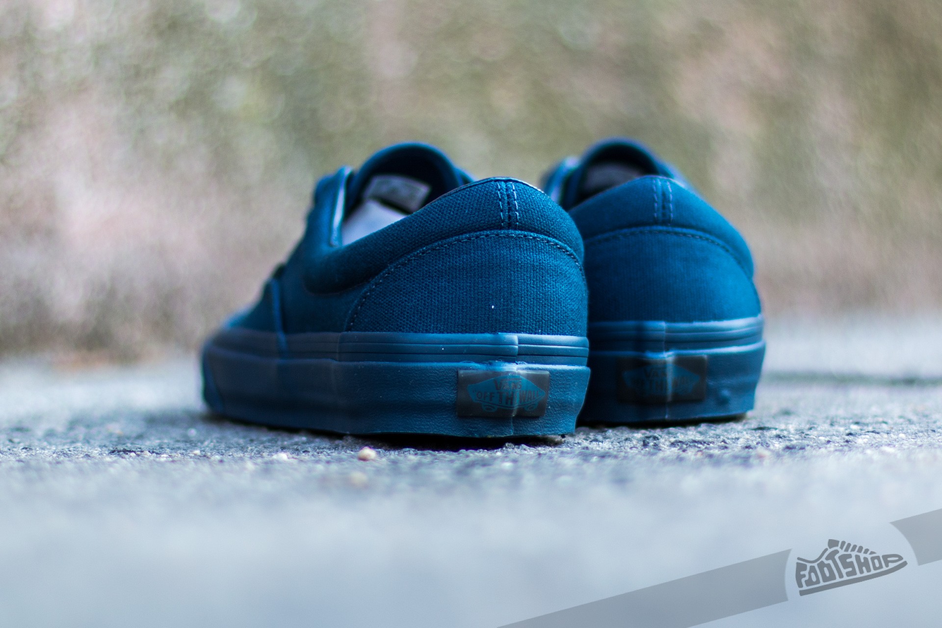 Vans era mens gold deals