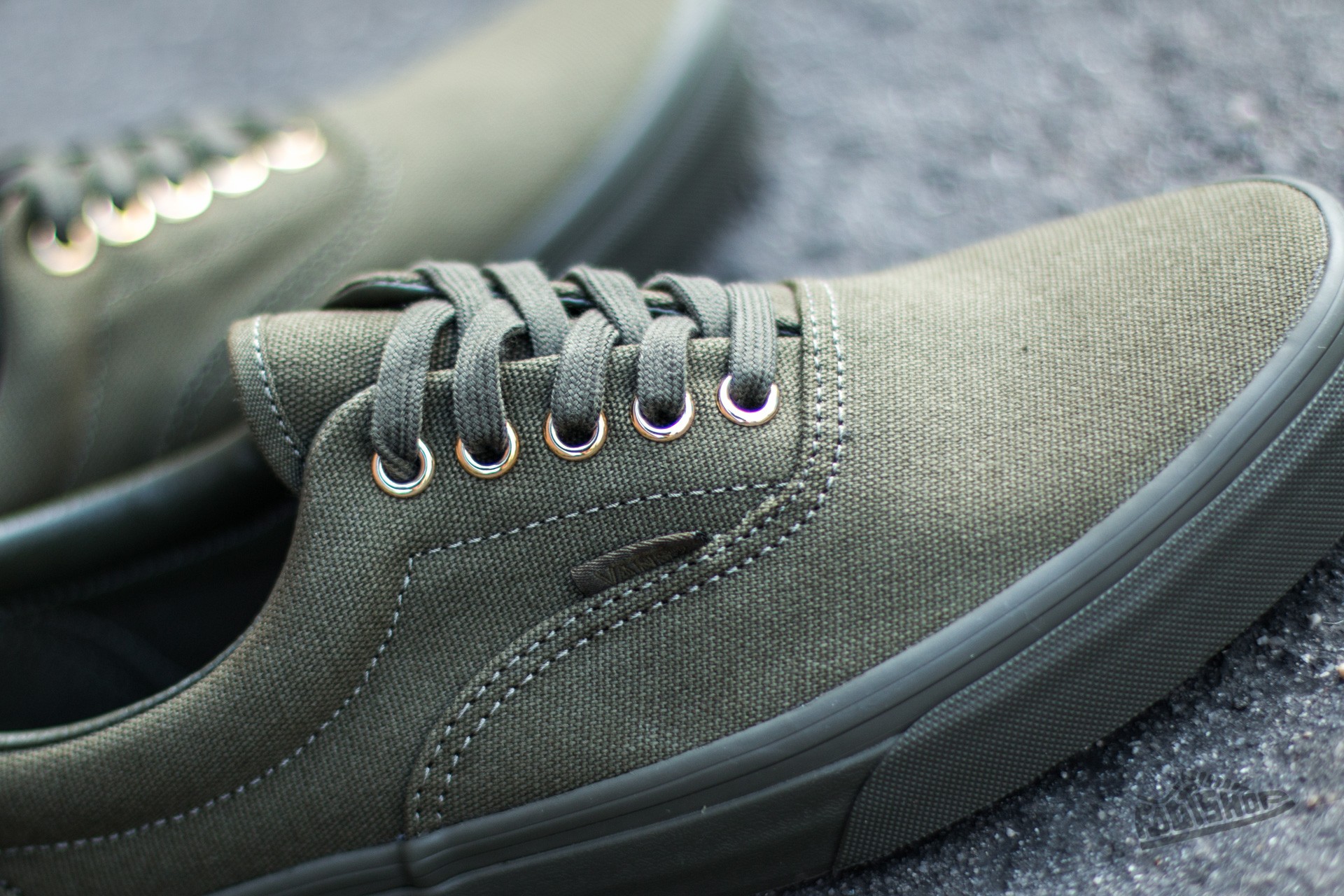 Men s shoes Vans Era Gold Mono Ivy Green Footshop