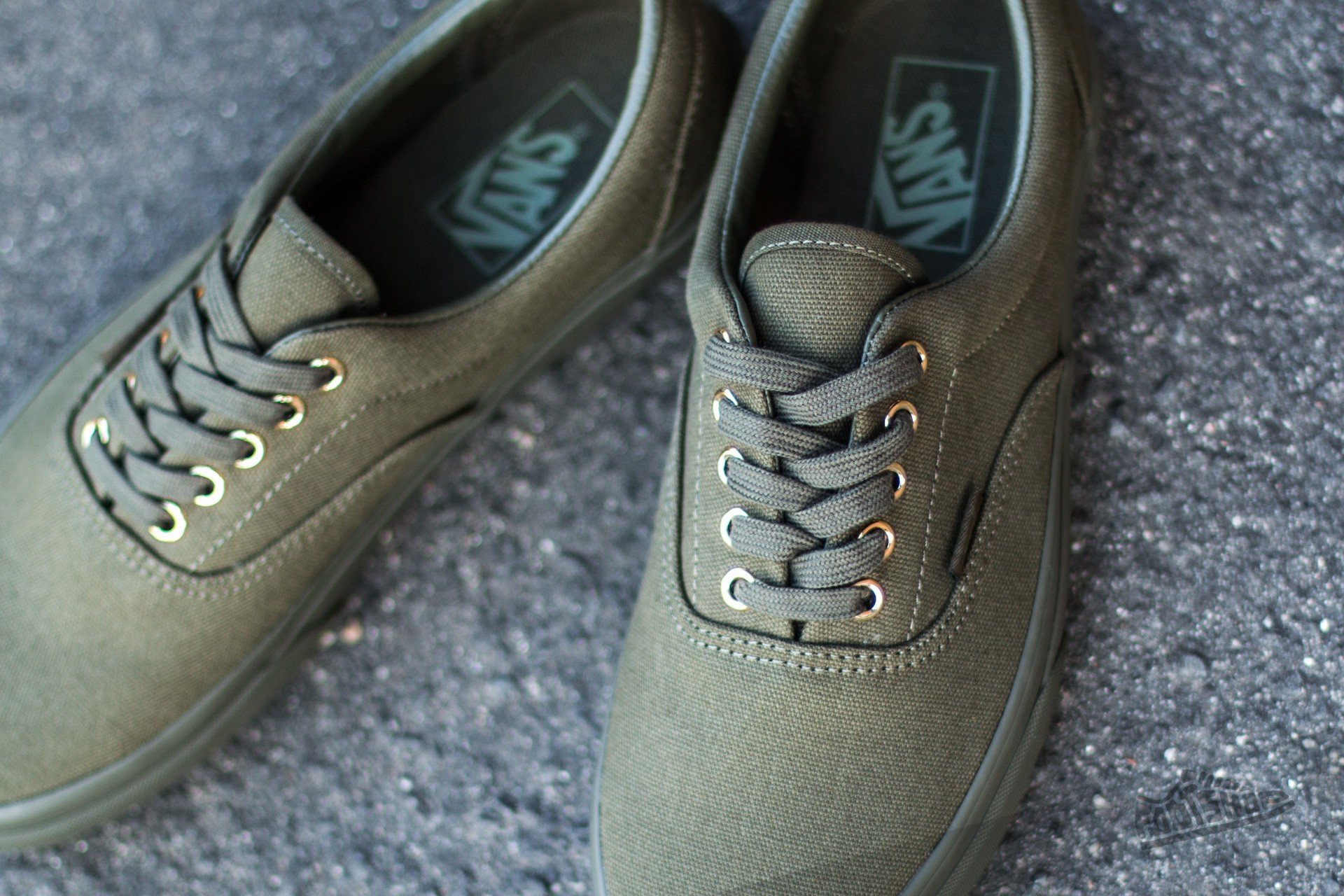 Vans gold mono cheap