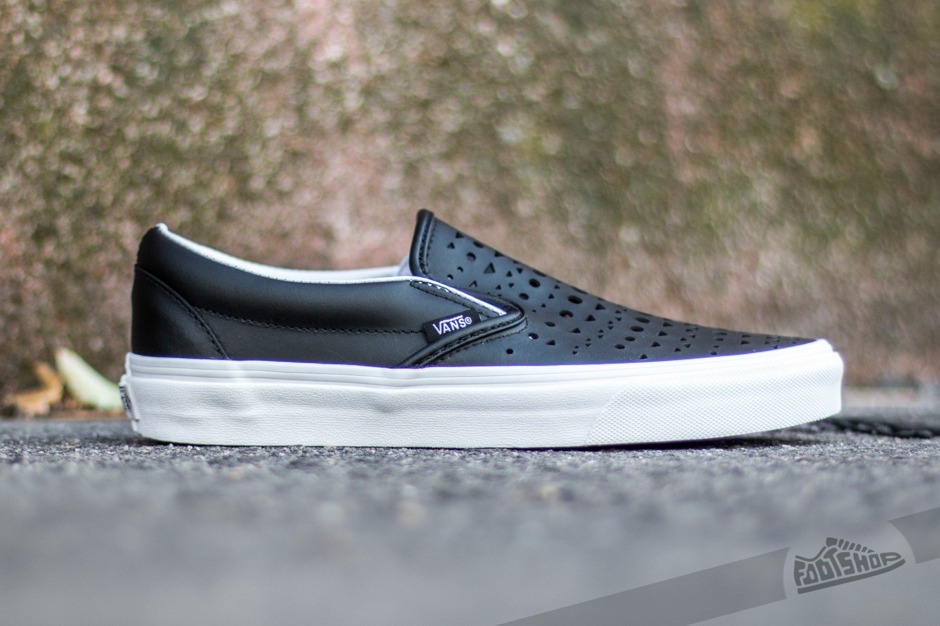 Moteriška avalynė Vans Classic Slip-On (Cut Out Geo) Black/ Blanc