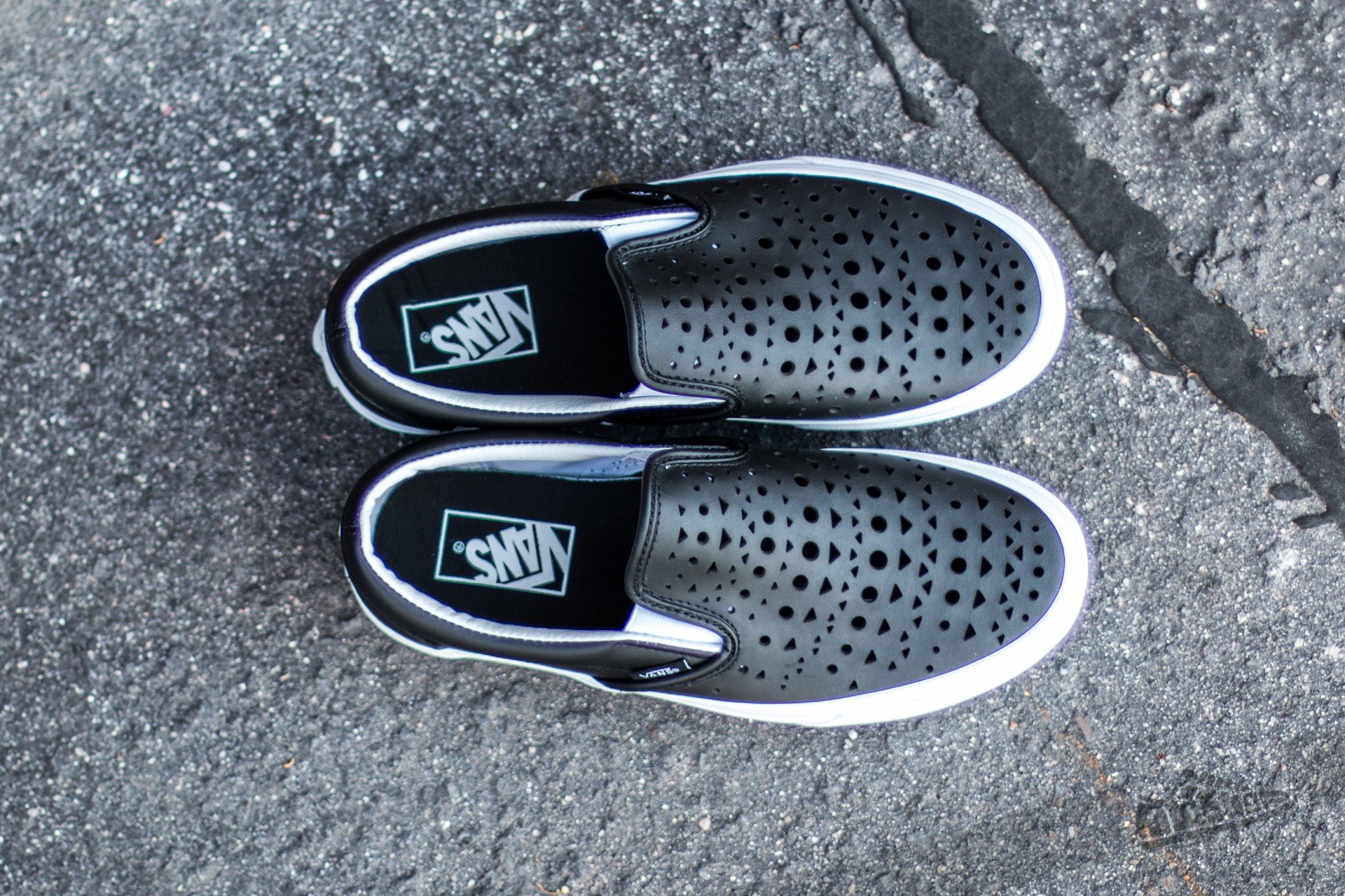 Moteriška avalynė Vans Classic Slip-On (Cut Out Geo) Black/ Blanc
