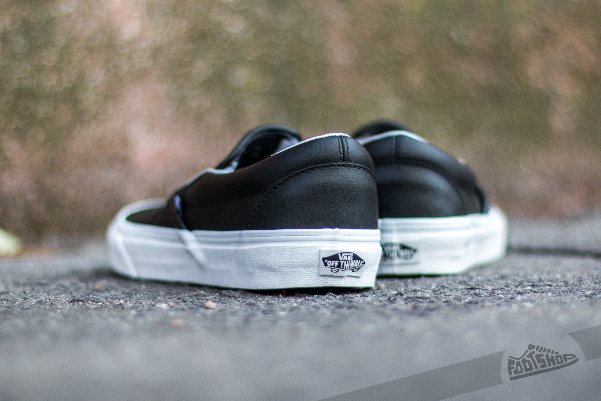 Moteriška avalynė Vans Classic Slip-On (Cut Out Geo) Black/ Blanc