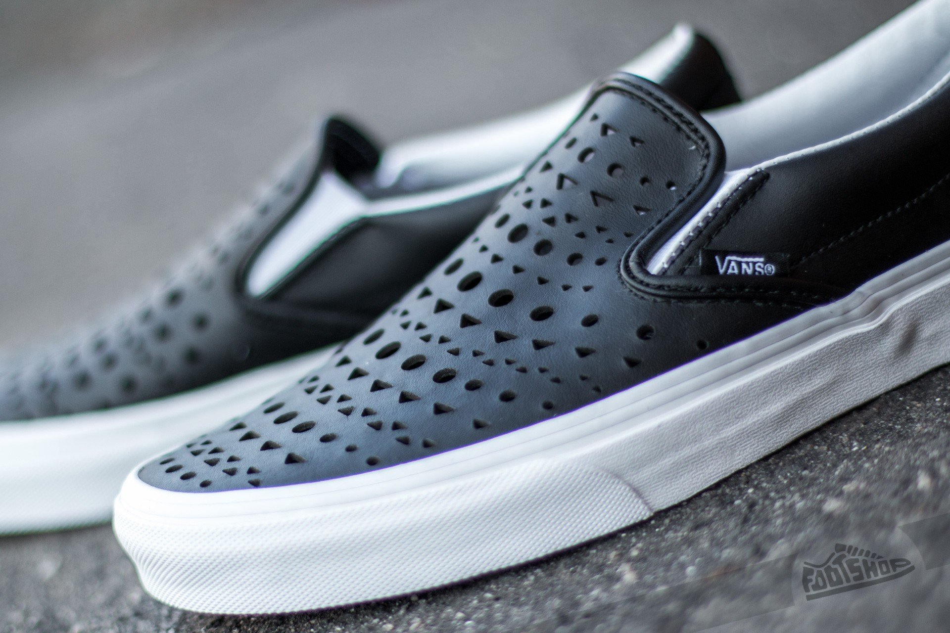Moteriška avalynė Vans Classic Slip-On (Cut Out Geo) Black/ Blanc