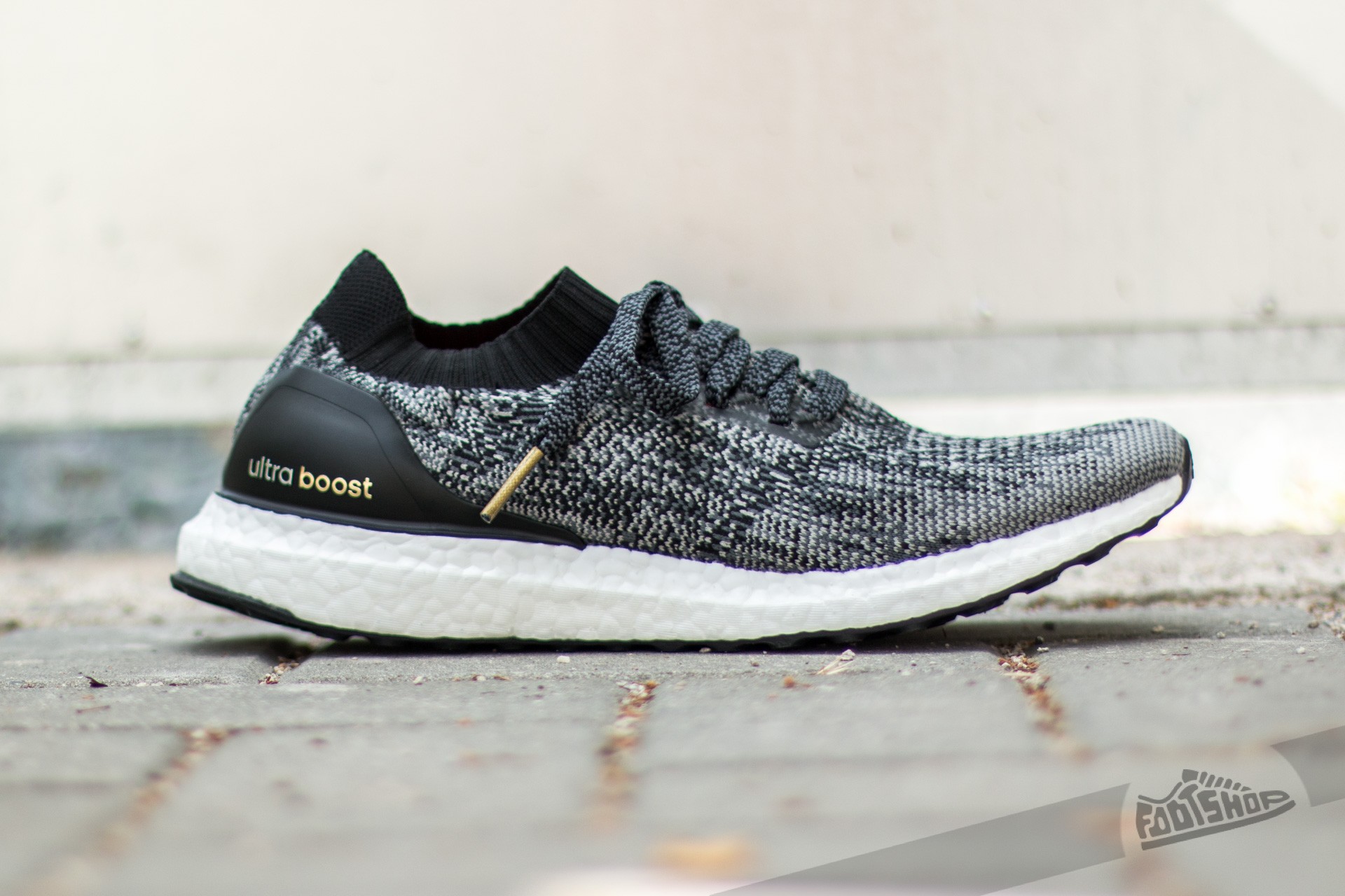Ultra boost uncaged core black 2025