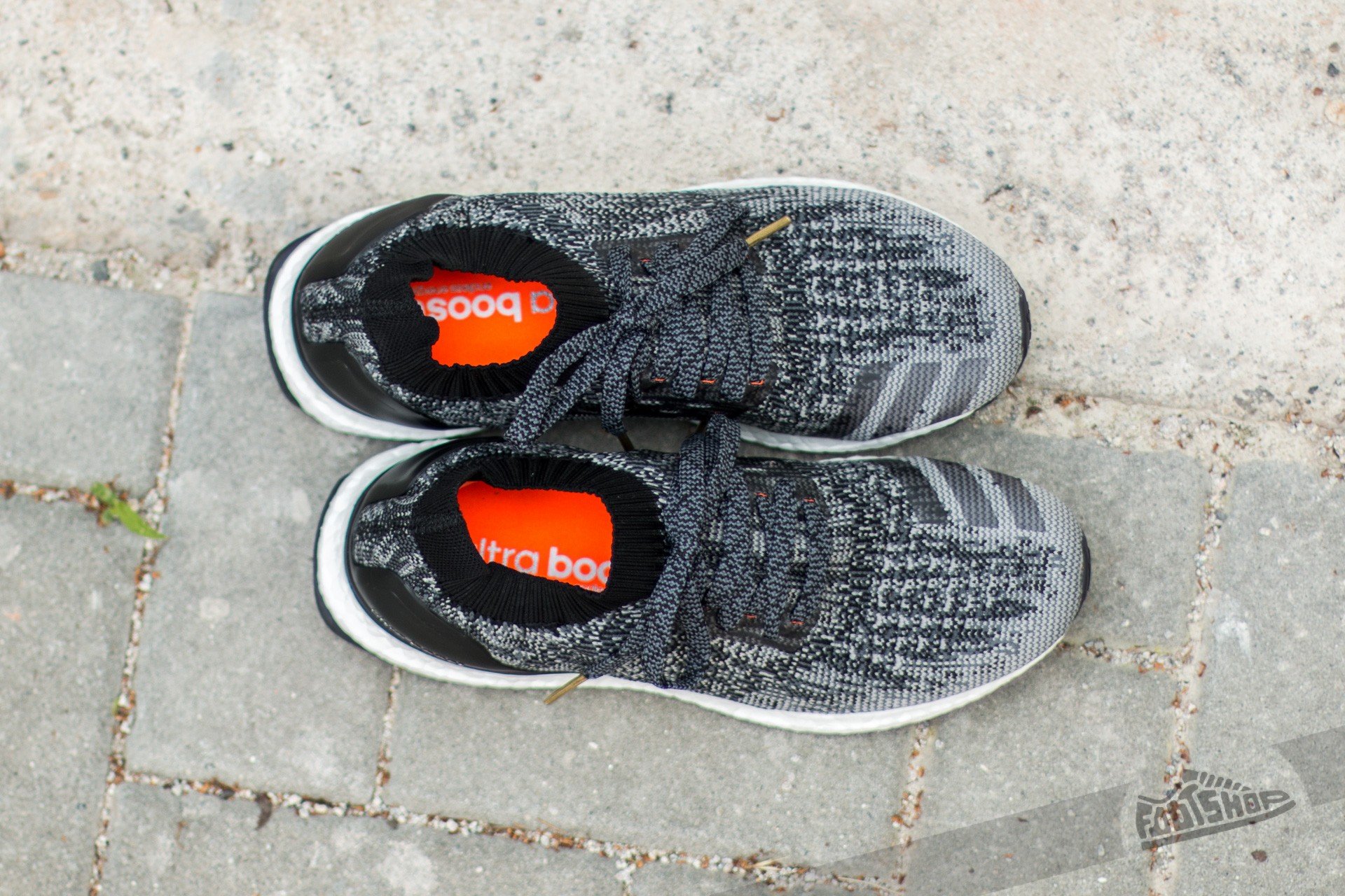 Ultra boost uncaged deals black and gold