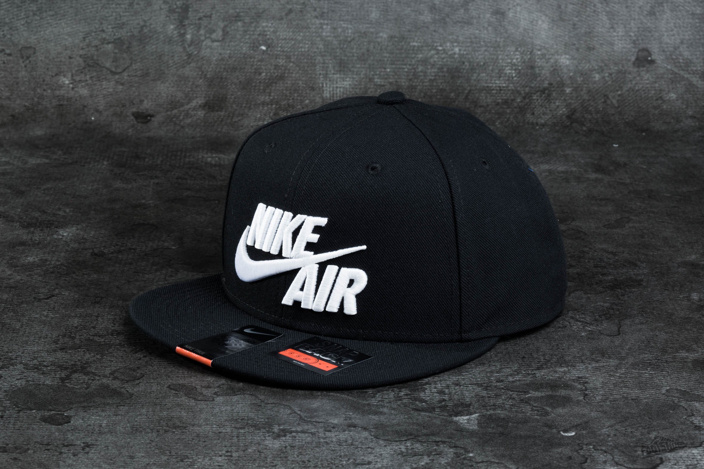 Czapki Nike Air True - EOS Black