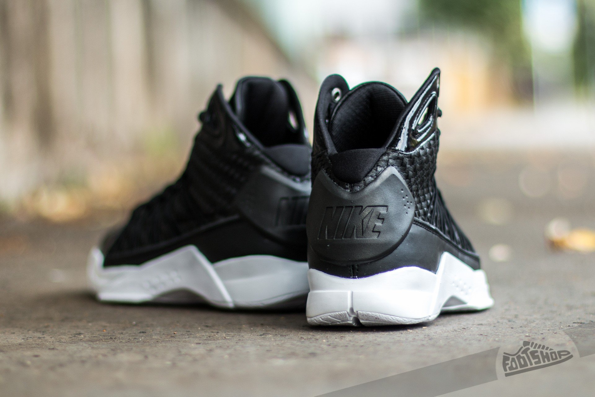 Hyperdunks all black hot sale