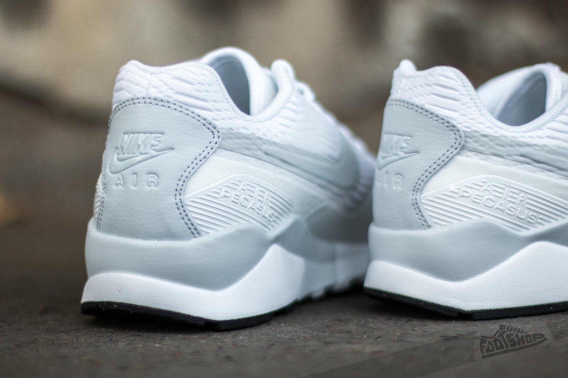 Încălțăminte și sneakerși pentru femei Nike W Air Pegasus 92/16 White/ Pure Platinum-Black