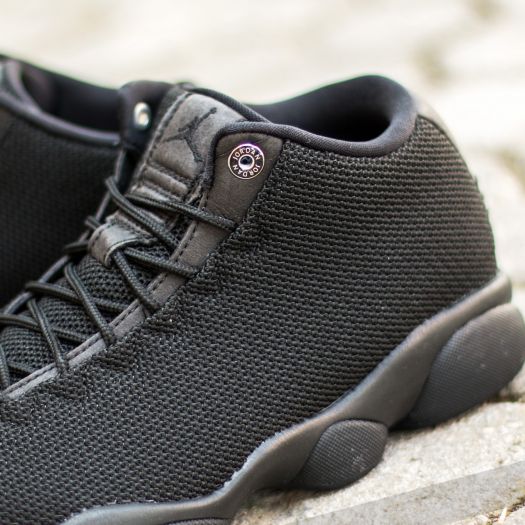 Jordan horizon low triple black on sale