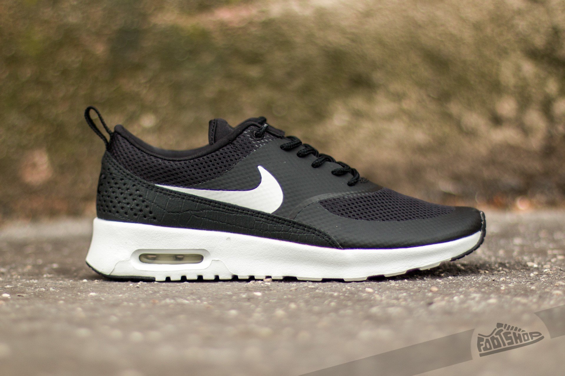 Nike air max thea black summit white top