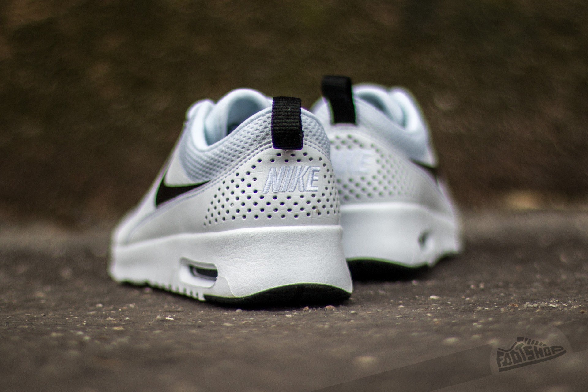 Chaussures et baskets femme Nike Wmns Air Max Thea White Black Footshop