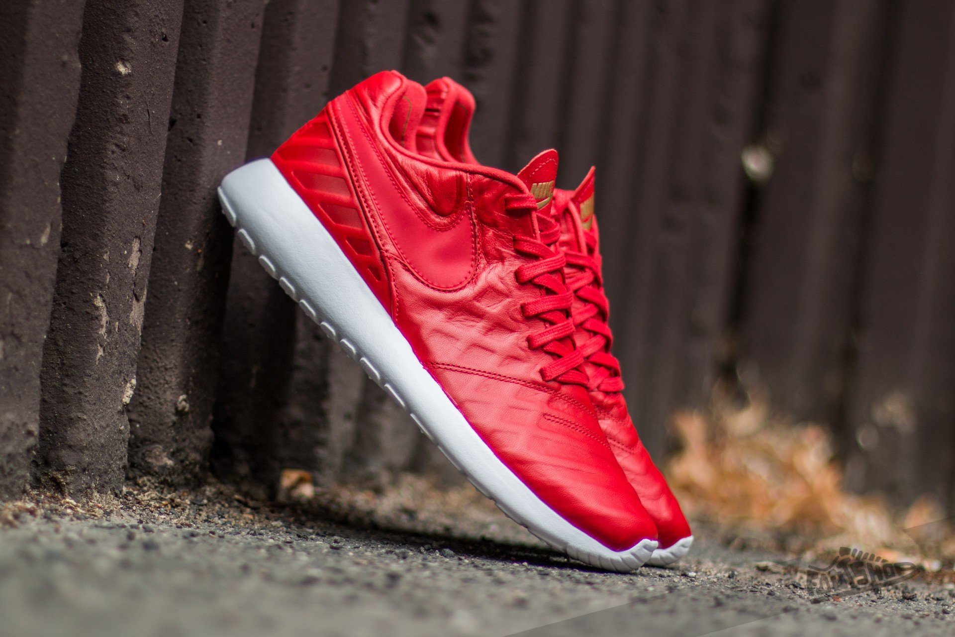 Red and shop white roshes