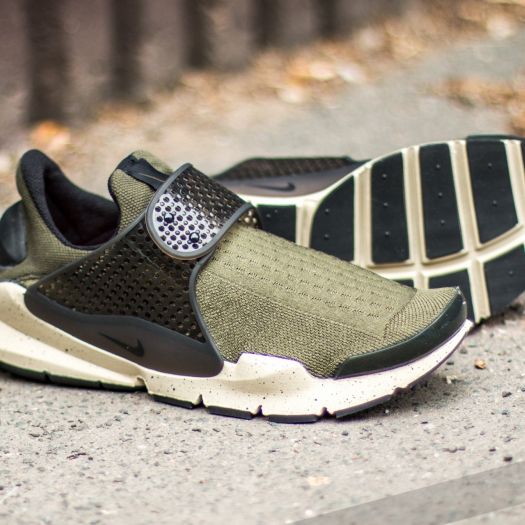 Nike sock dart khaki top