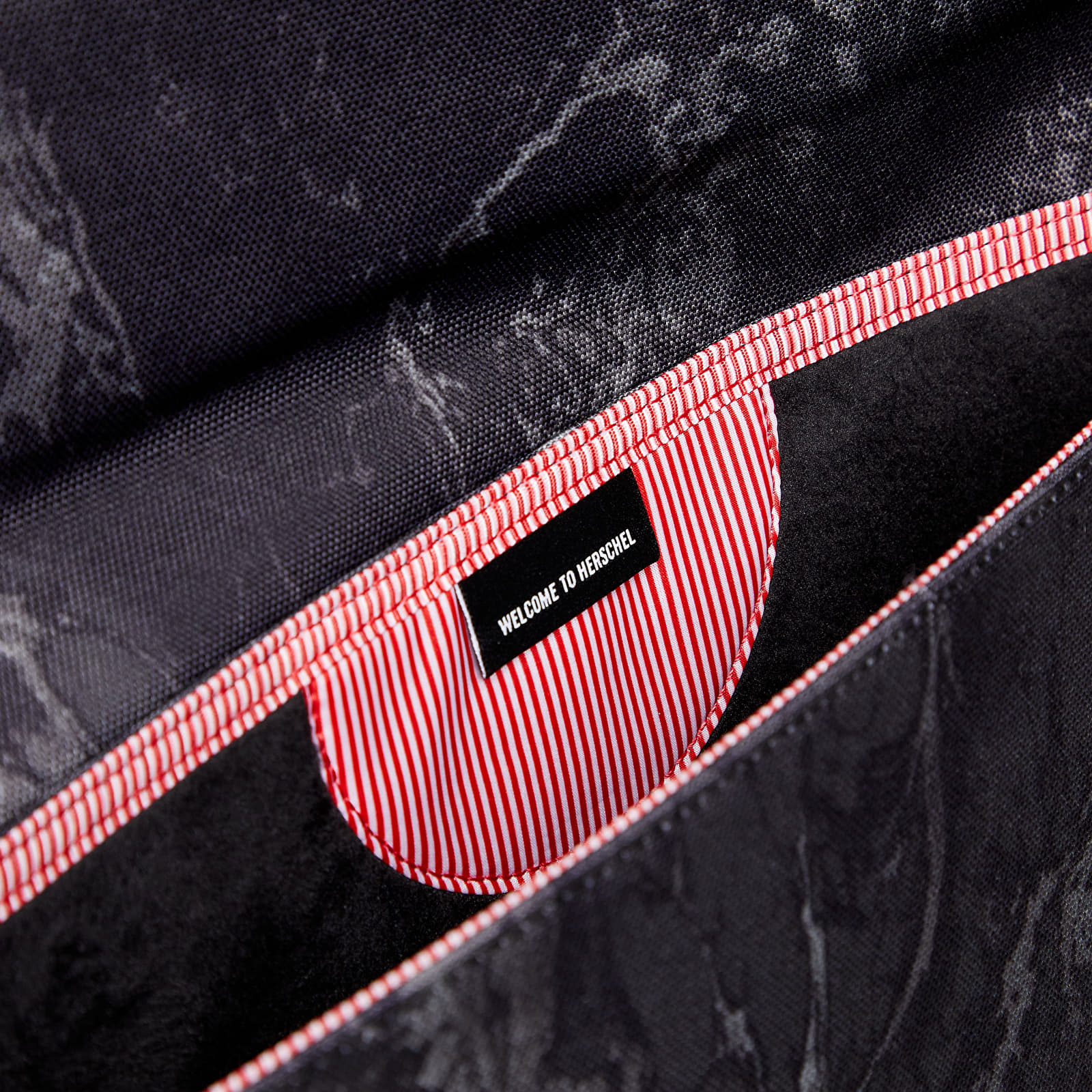 Tártáska Herschel Supply Co. Spokane Sleeve for 13 inch MacBook  Black Marble
