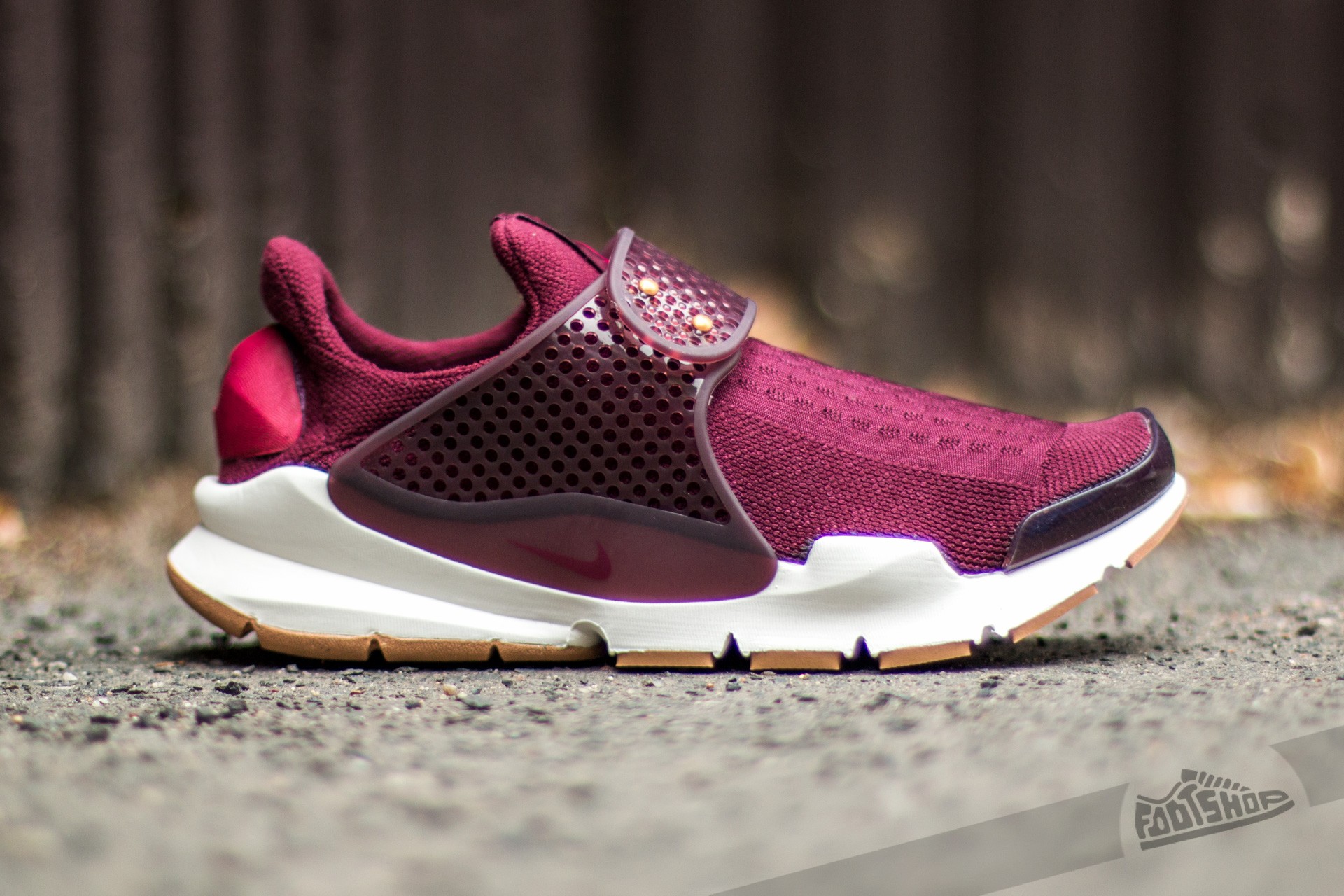 Damen Sneaker und Schuhe Nike Wmns Sock Dart Night Maroon Noble Red Noble Red Sail Footshop