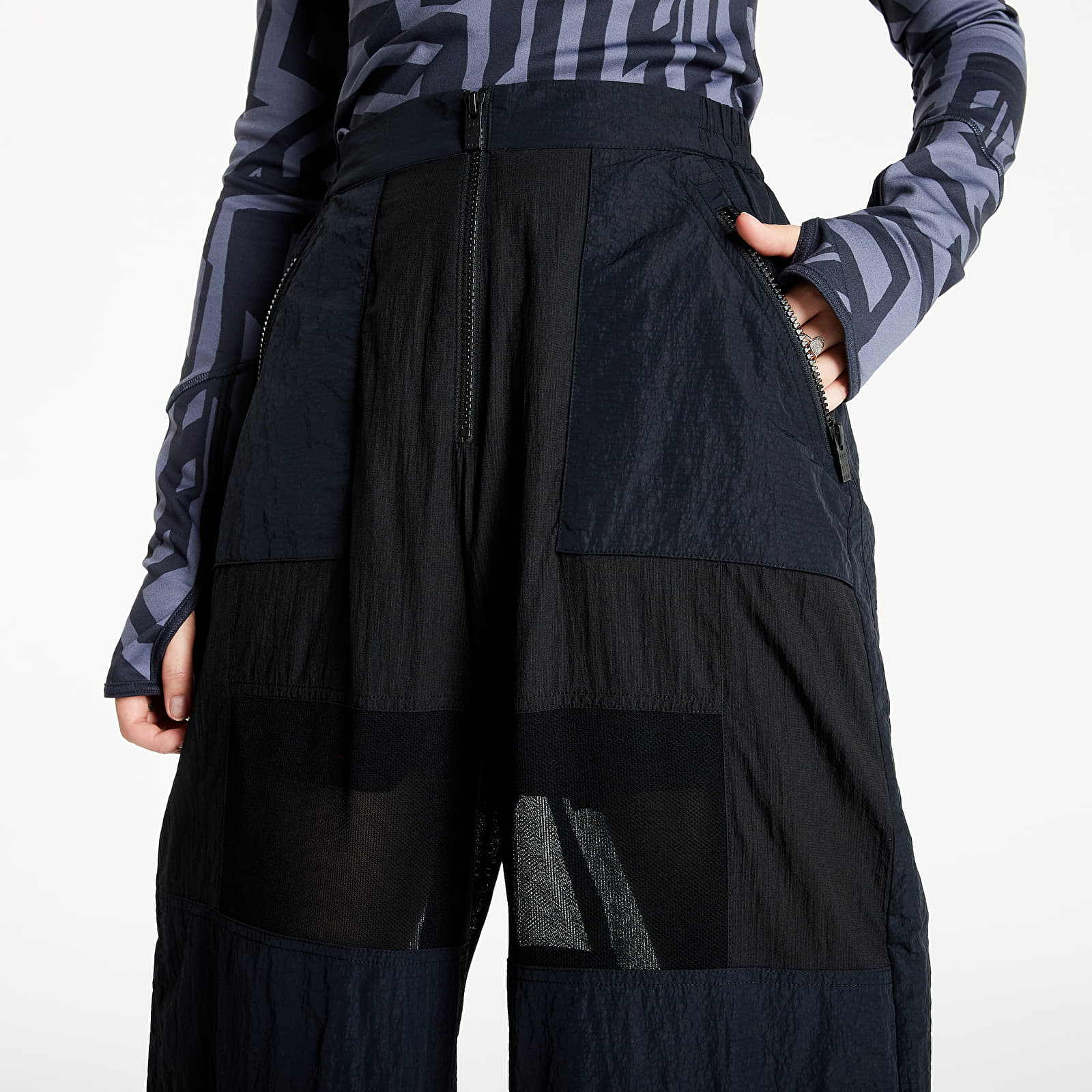 Jeans e pantaloni McQ Br7 Vented Trackpant Darkest Black