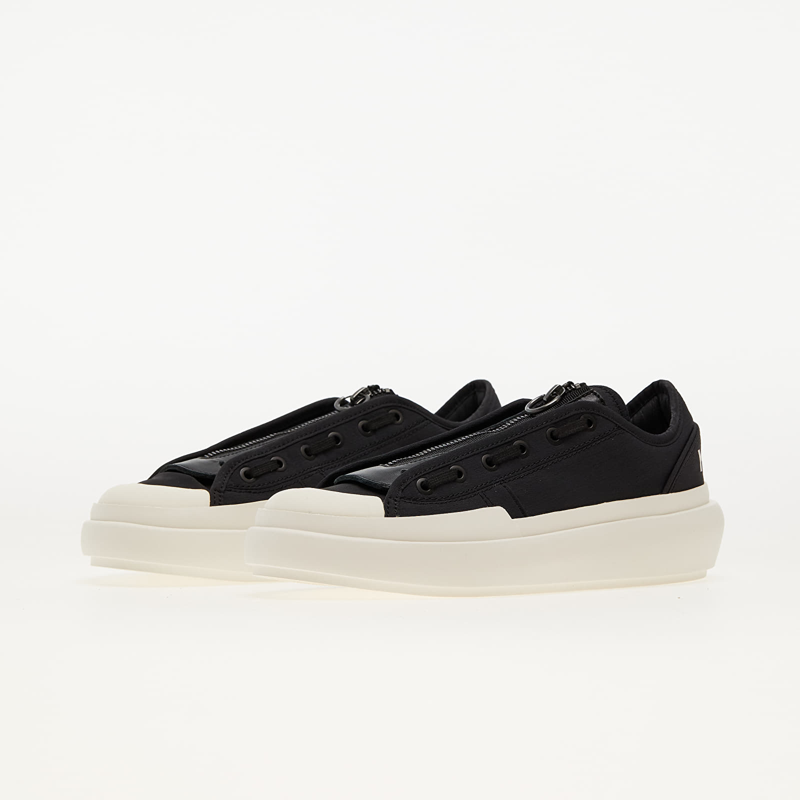 Încălțăminte și sneakerși pentru bărbați Y-3 Ajatu Court Low Black/ Black/ Core White