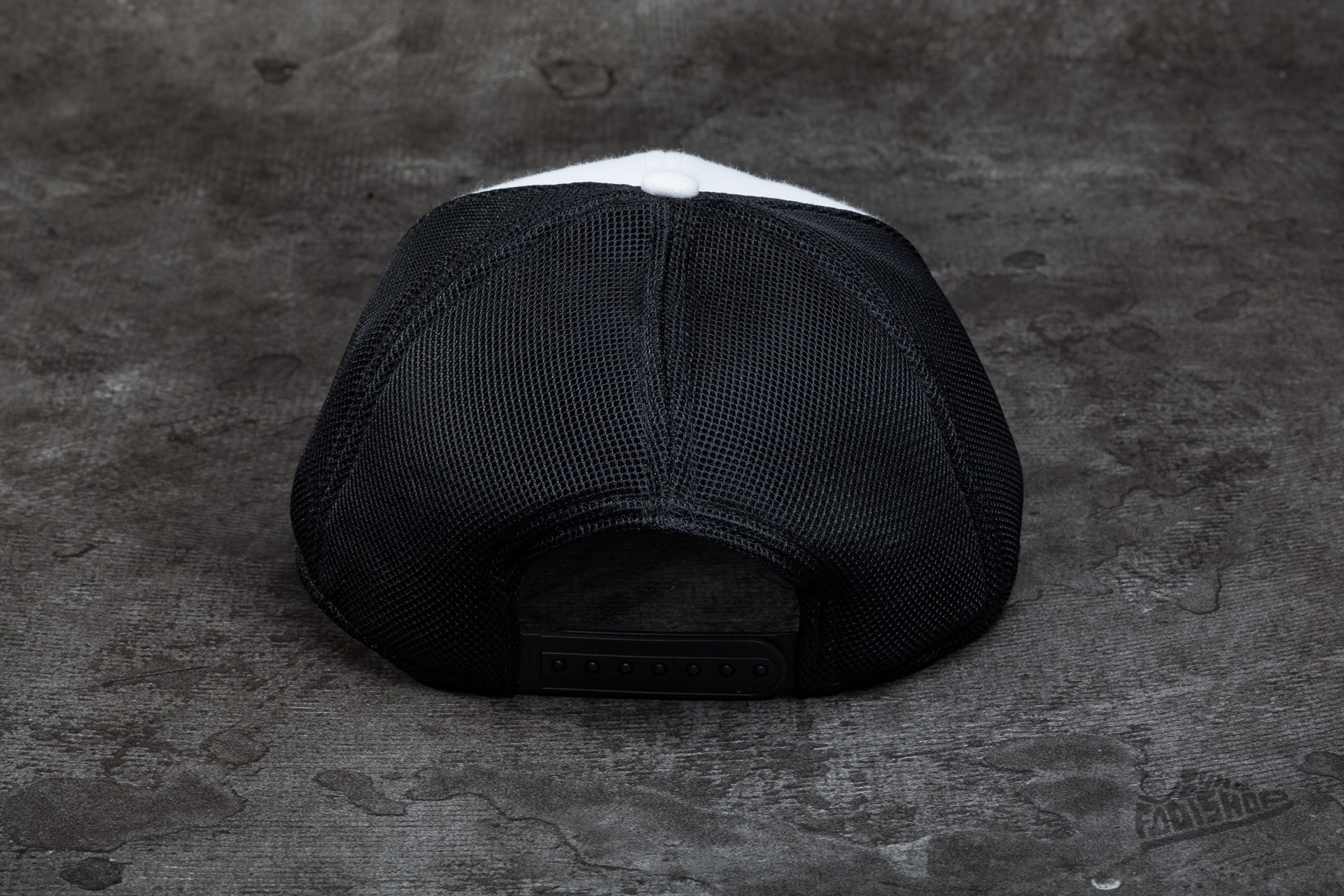 Nike True Tech Trucker White/ Flat Silver/ Black | Footshop