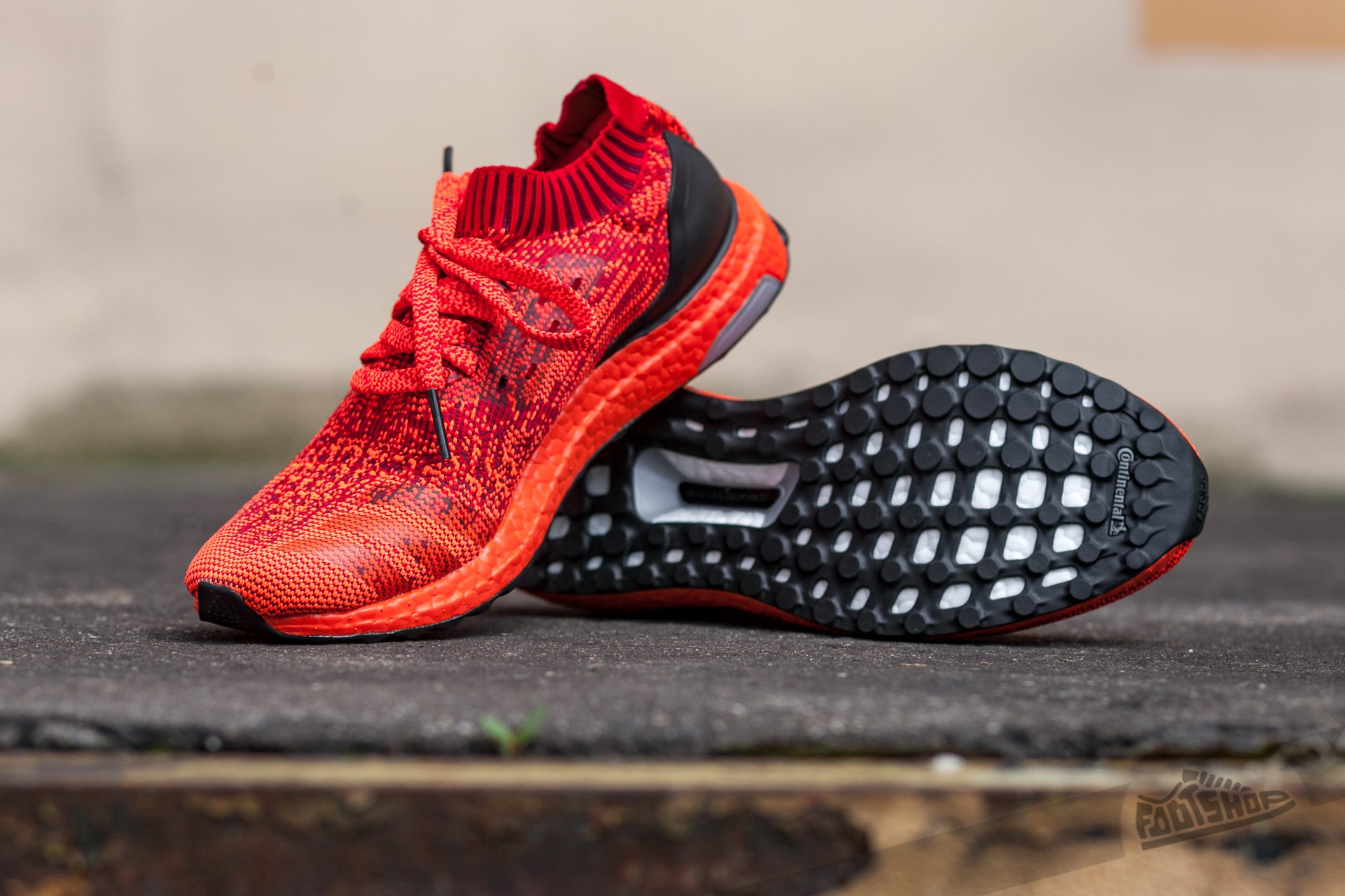 Ultra boost deals uncaged carbon red
