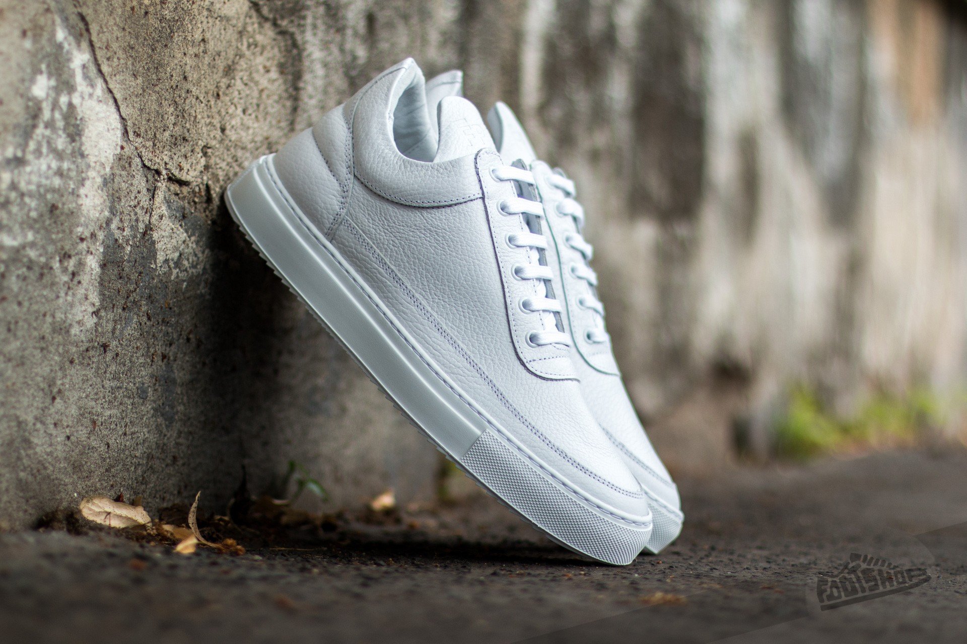 White kobe 2025 low tops