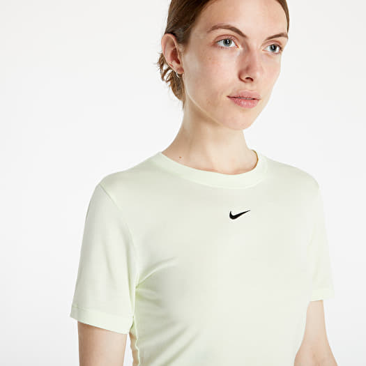 Nike basic shirts hotsell