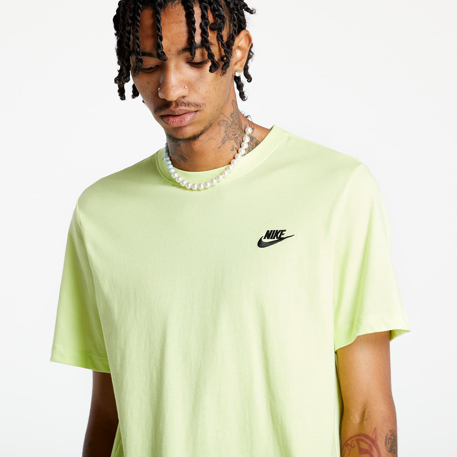 Tričká Nike Sportswear Club Men's T-Shirt Lt Lemon Twist/ Black