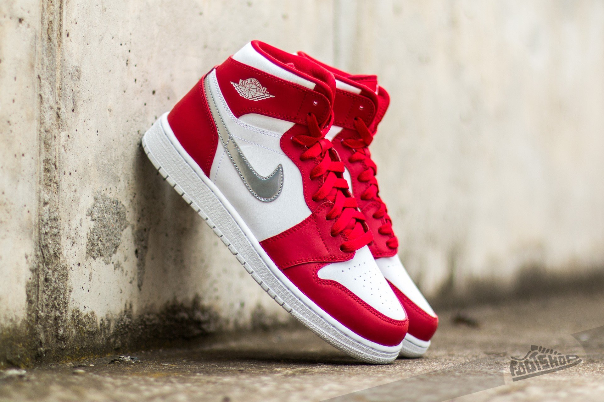 Air jordan 1 red white silver sales