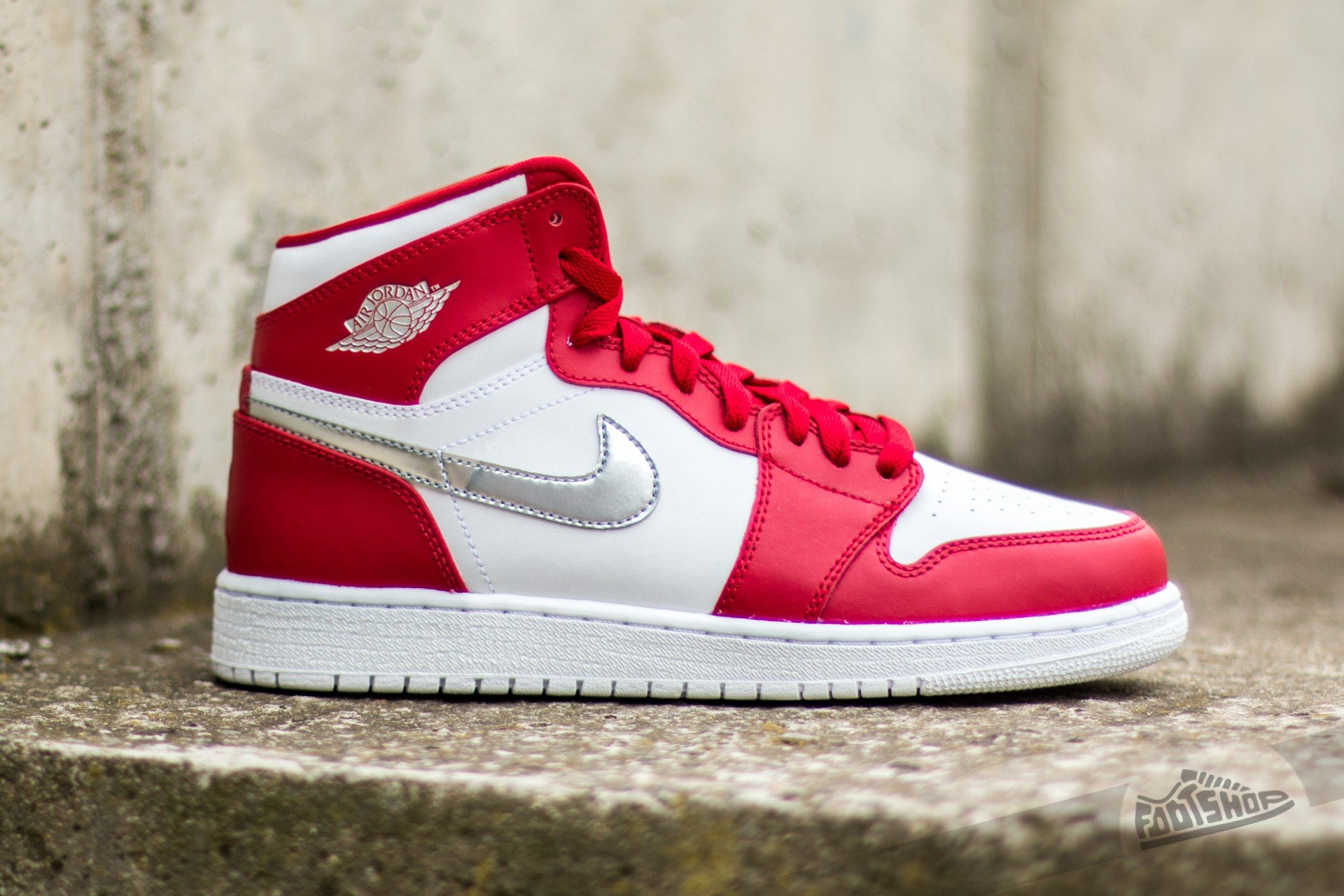 Jordan 1 gym 2025 red metallic silver