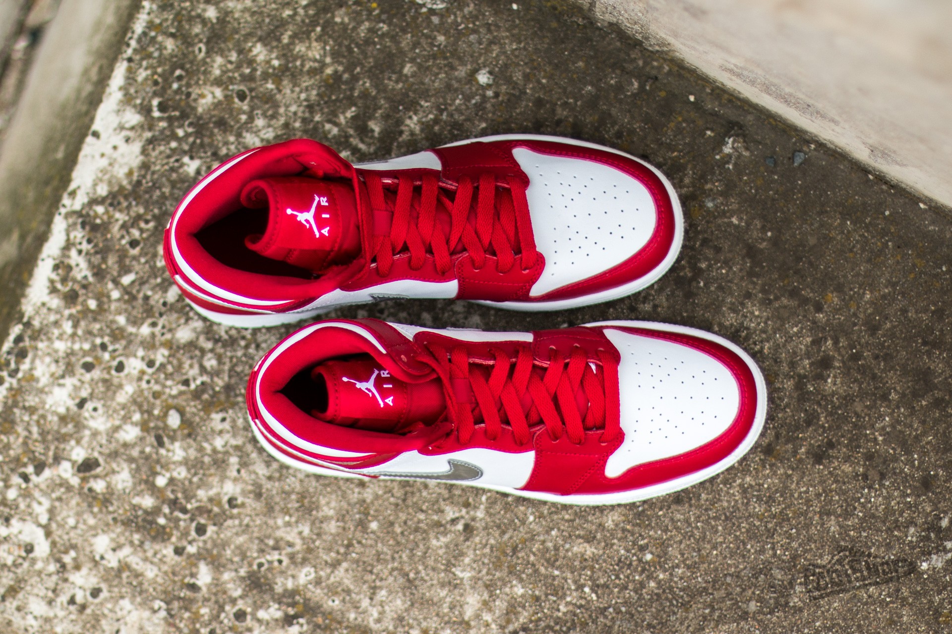Jordan aj 1 mid black/gym red/metallic silver/white on sale