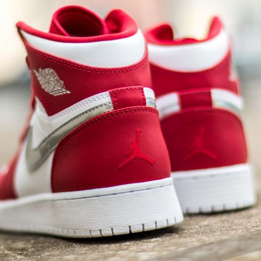 Basket jordan top rouge femme