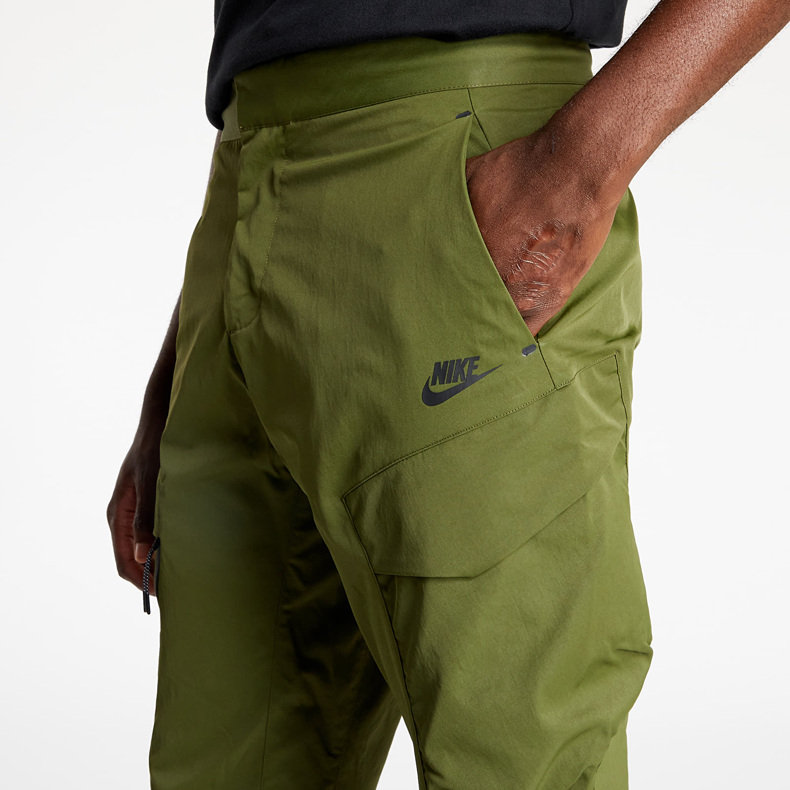 Džínsy a nohavice Nike Sportswear Tech Essentials M Woven Unlined Utility Pants Rough Green/ Black