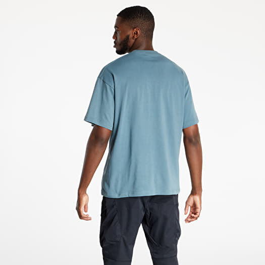 Nikelab tee shop