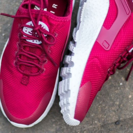 Nike huarache ultra noble red top
