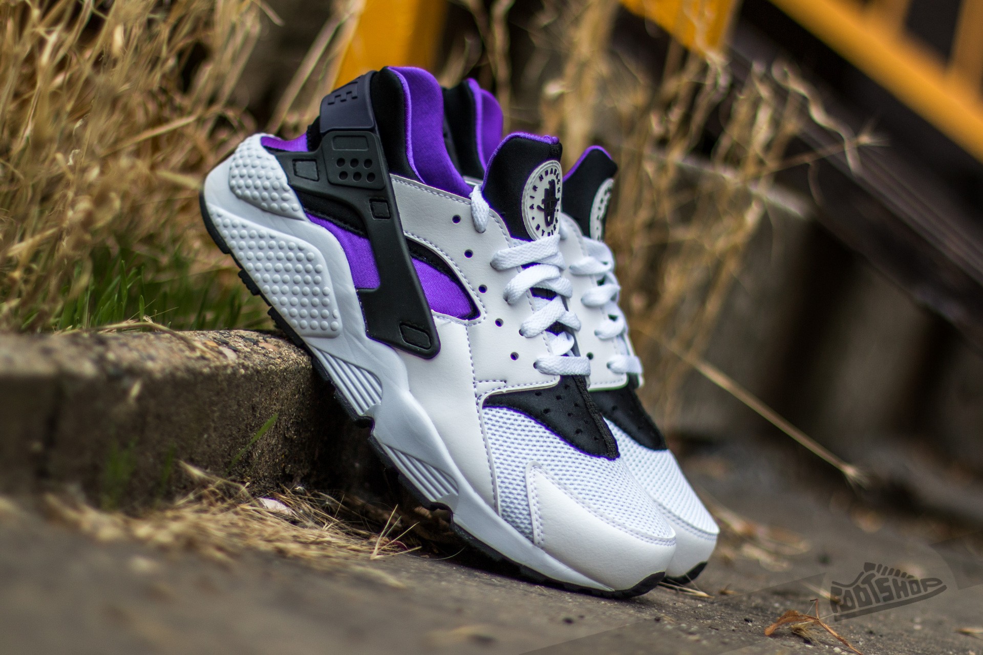 Nike huarache white purple outlet