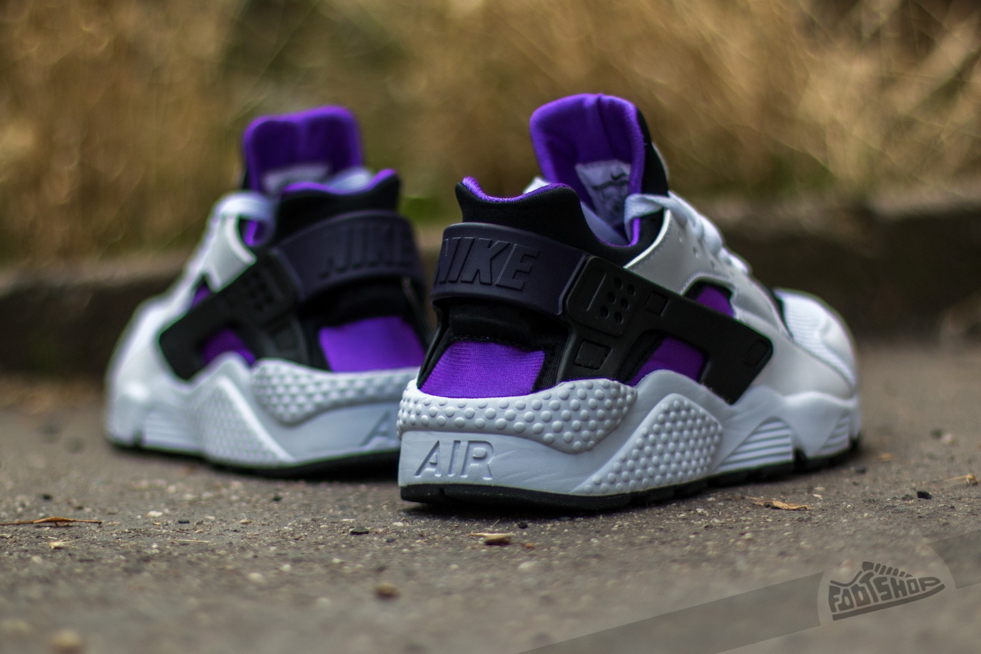 Nike huarache black online purple