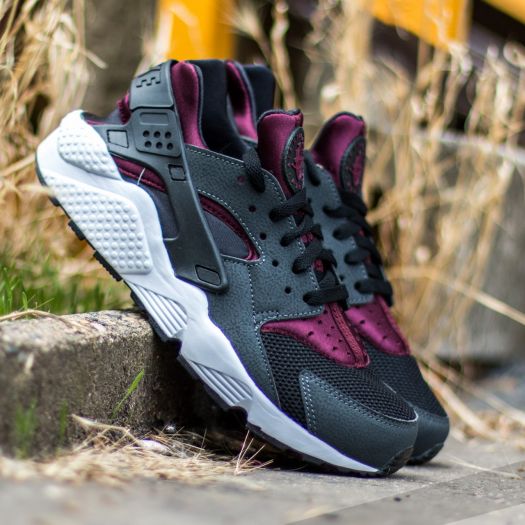 Black and pink huaraches foot locker best sale