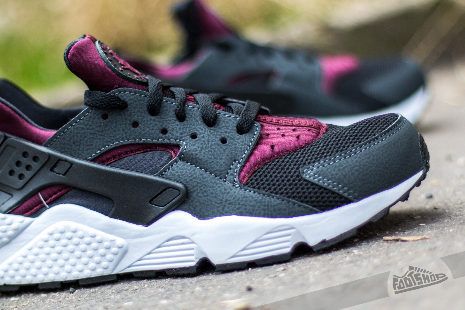 Men s shoes Nike Air Huarache Anthracite Night Maroon Night Maroon Black Footshop