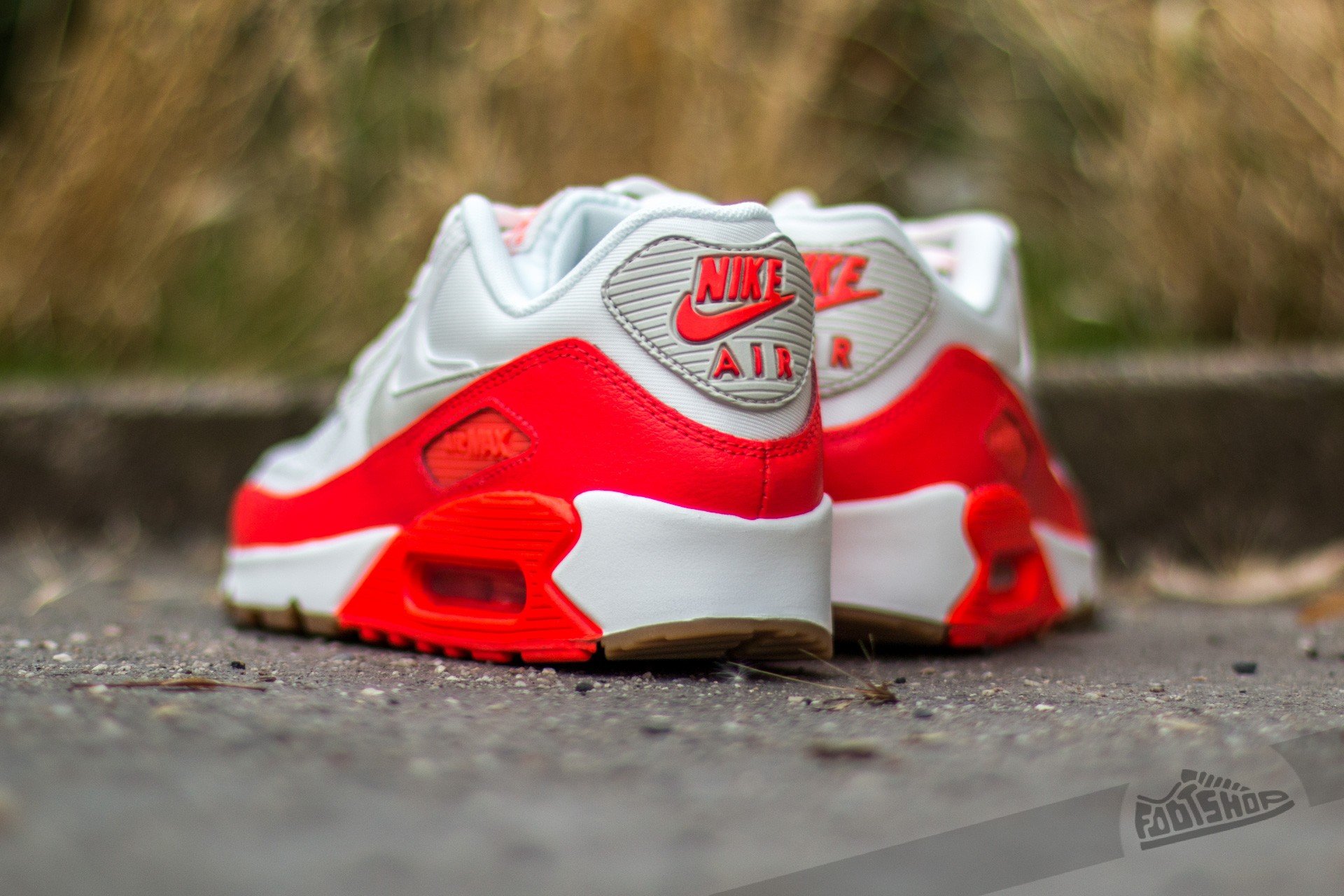 Scarpe donna Nike Wmns Air Max 90 Essential Summit White/ Light Bone-Bright Crimson