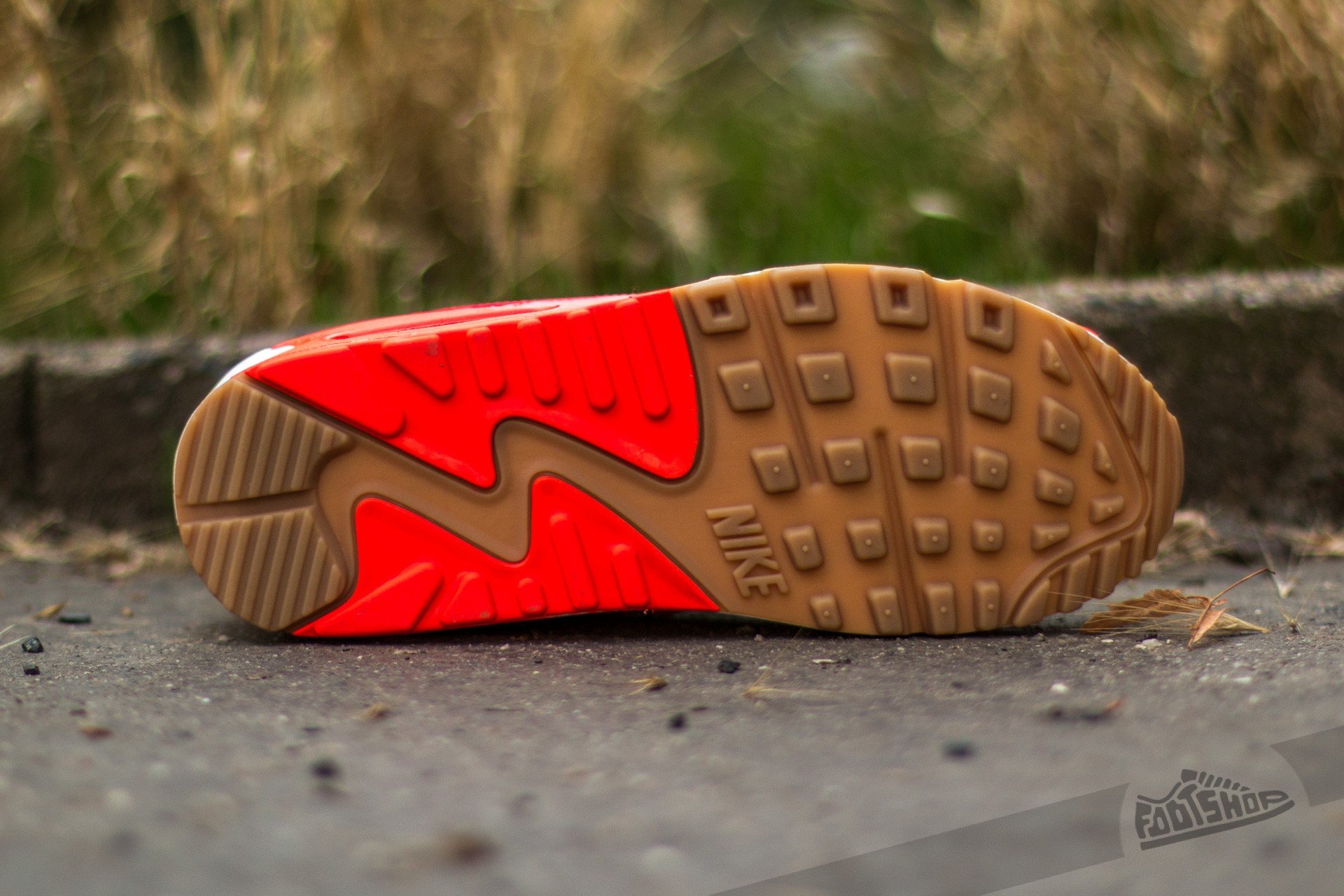 Scarpe donna Nike Wmns Air Max 90 Essential Summit White/ Light Bone-Bright Crimson