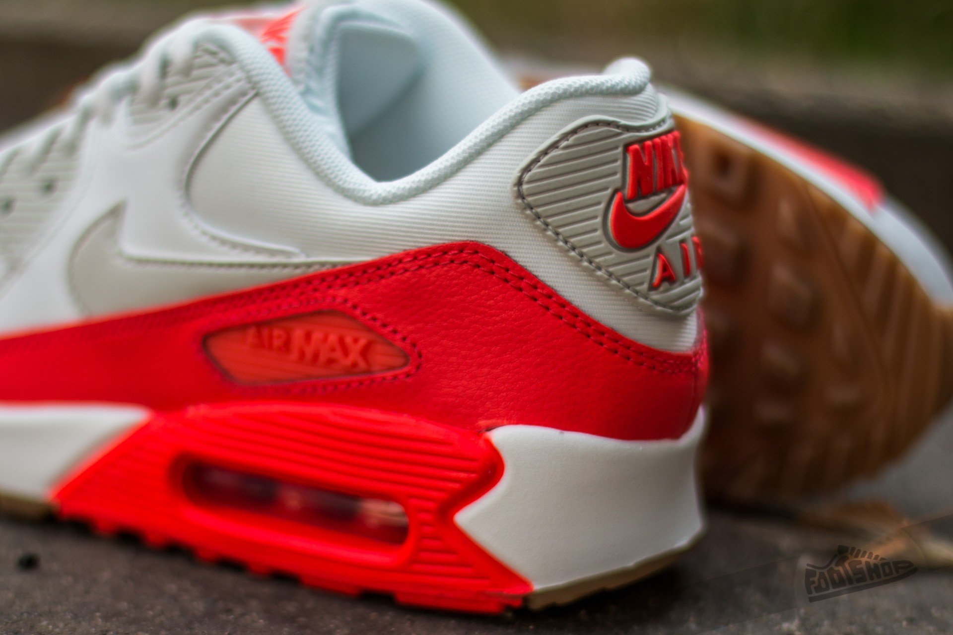 Scarpe donna Nike Wmns Air Max 90 Essential Summit White/ Light Bone-Bright Crimson